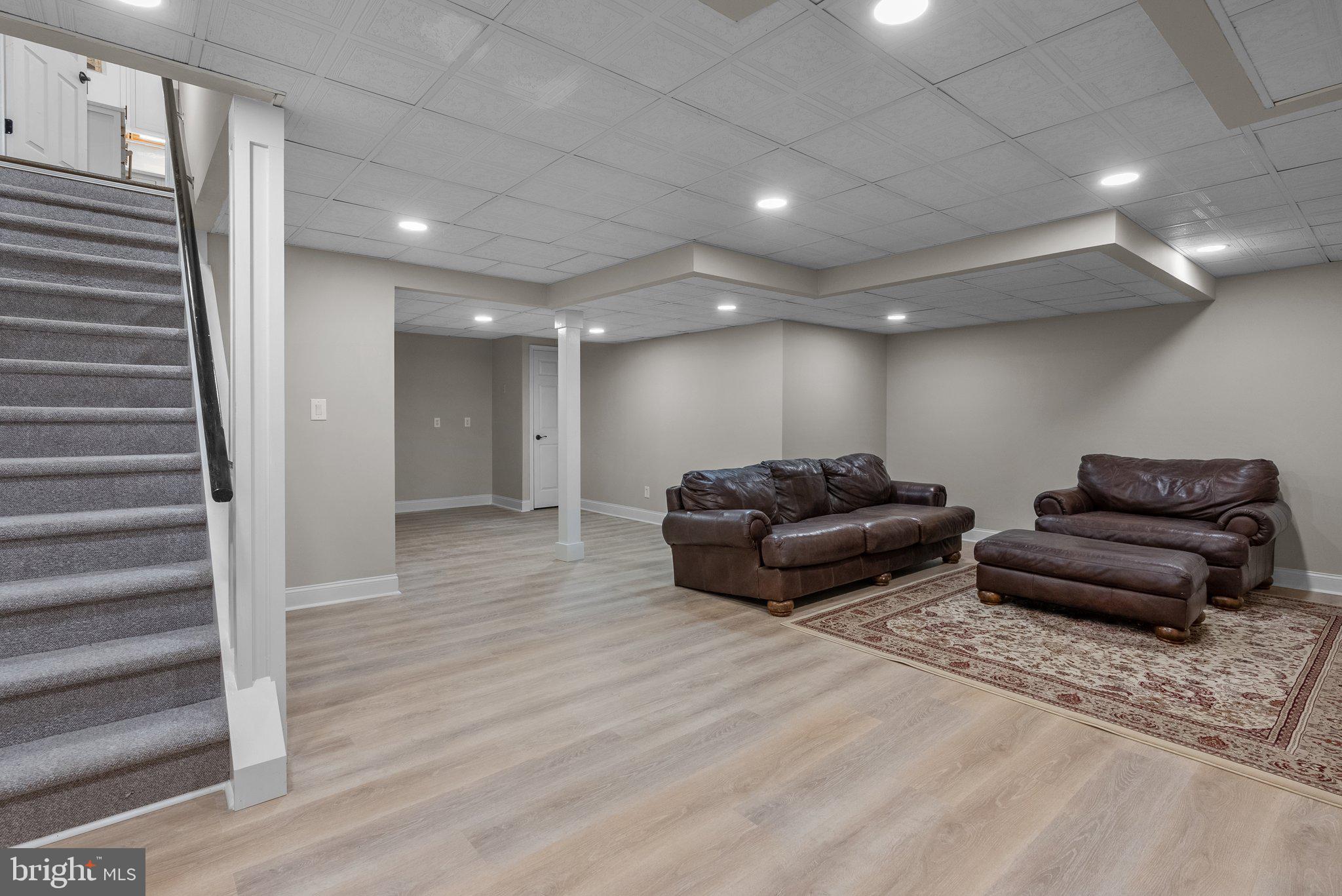 RIVER KNOLL - Residential