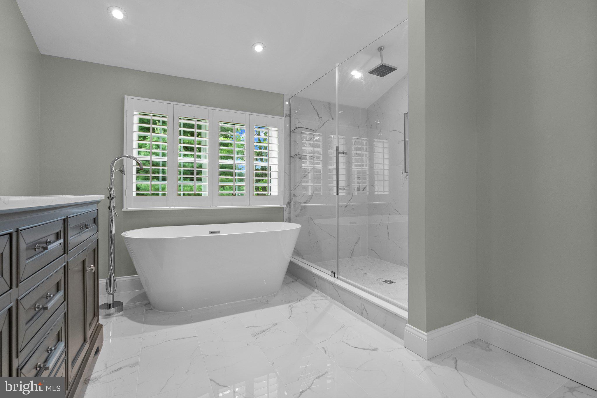 RIVER KNOLL - Residential