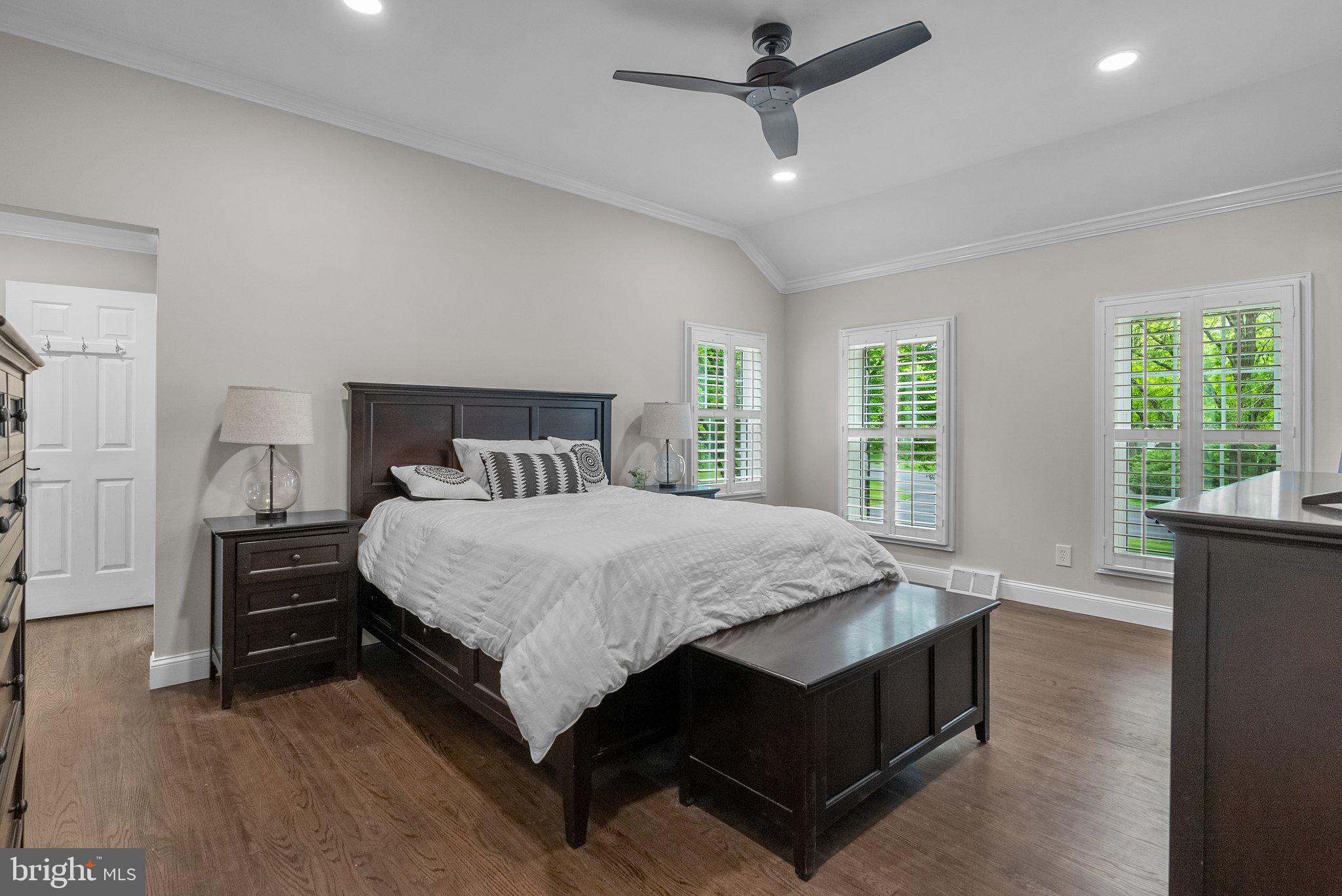 RIVER KNOLL - Residential