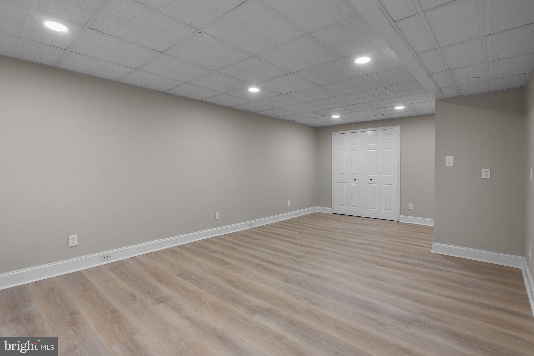 RIVER KNOLL - Residential