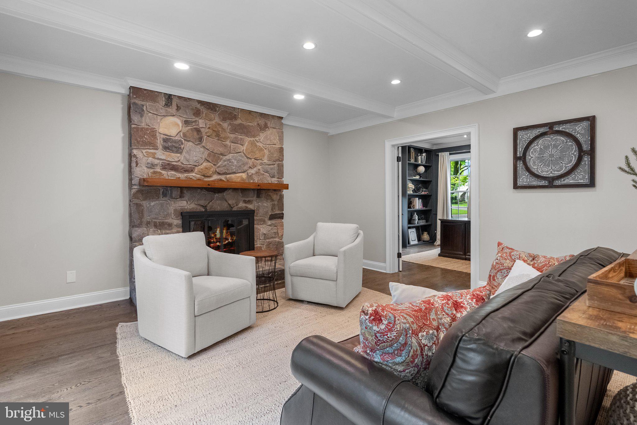 RIVER KNOLL - Residential