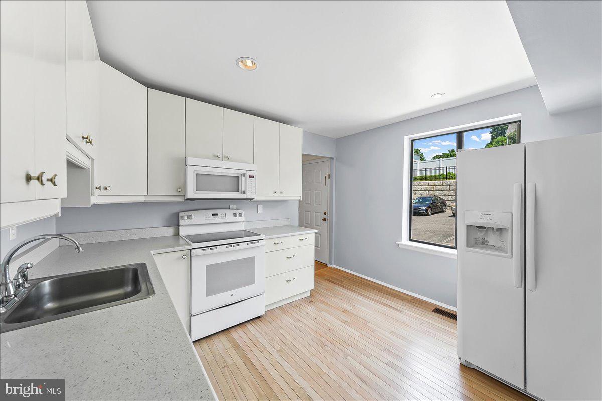 140 W SIXTH STREET