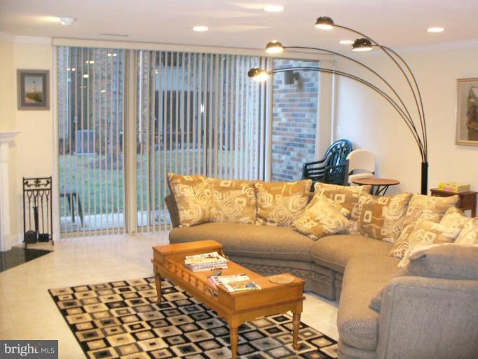 SOUTHAMPTON - Residential Lease