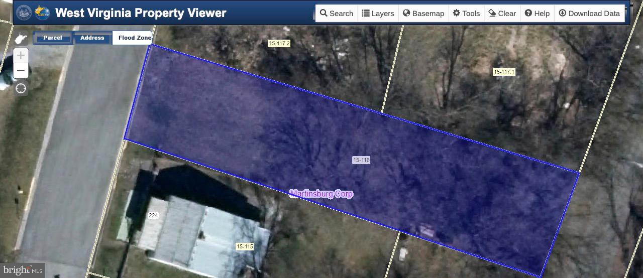 Main image without alt text