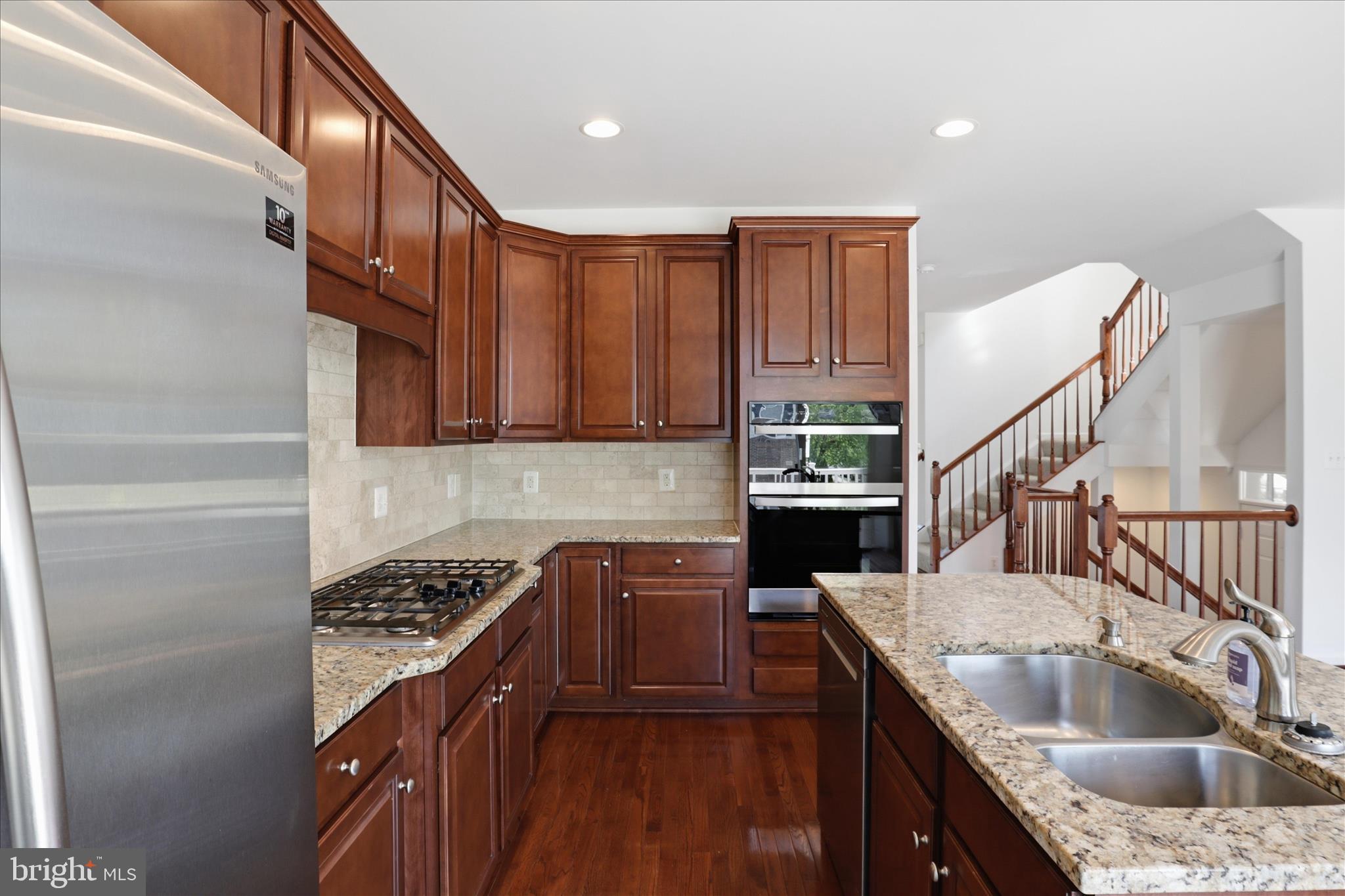 STRATSHIRE CROSSING - Residential