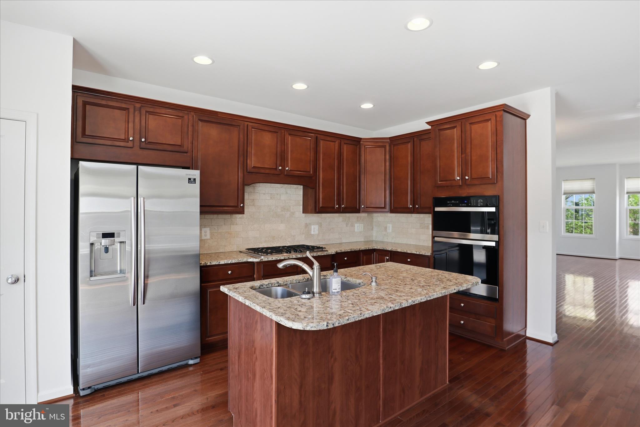 STRATSHIRE CROSSING - Residential