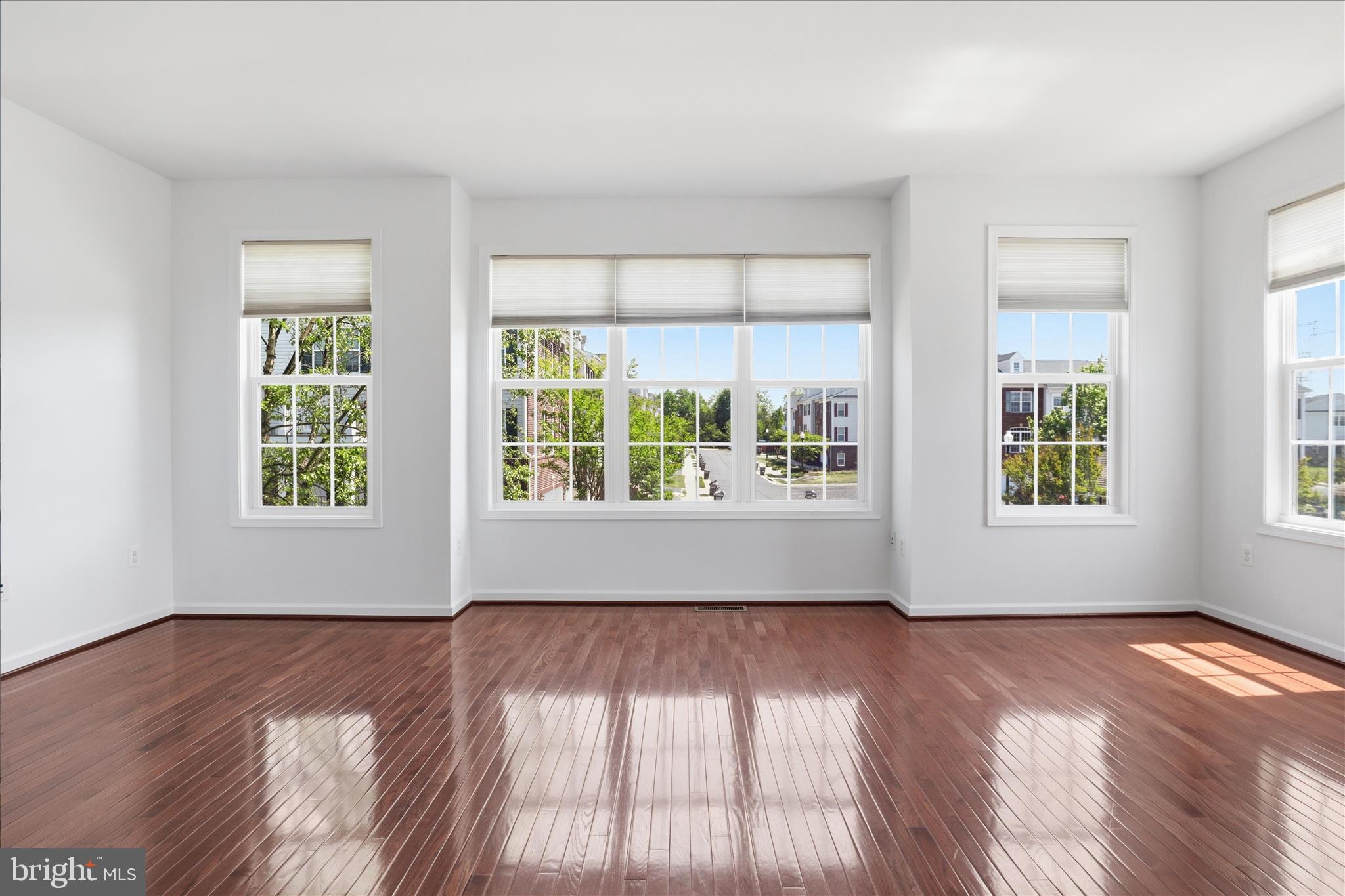 STRATSHIRE CROSSING - Residential