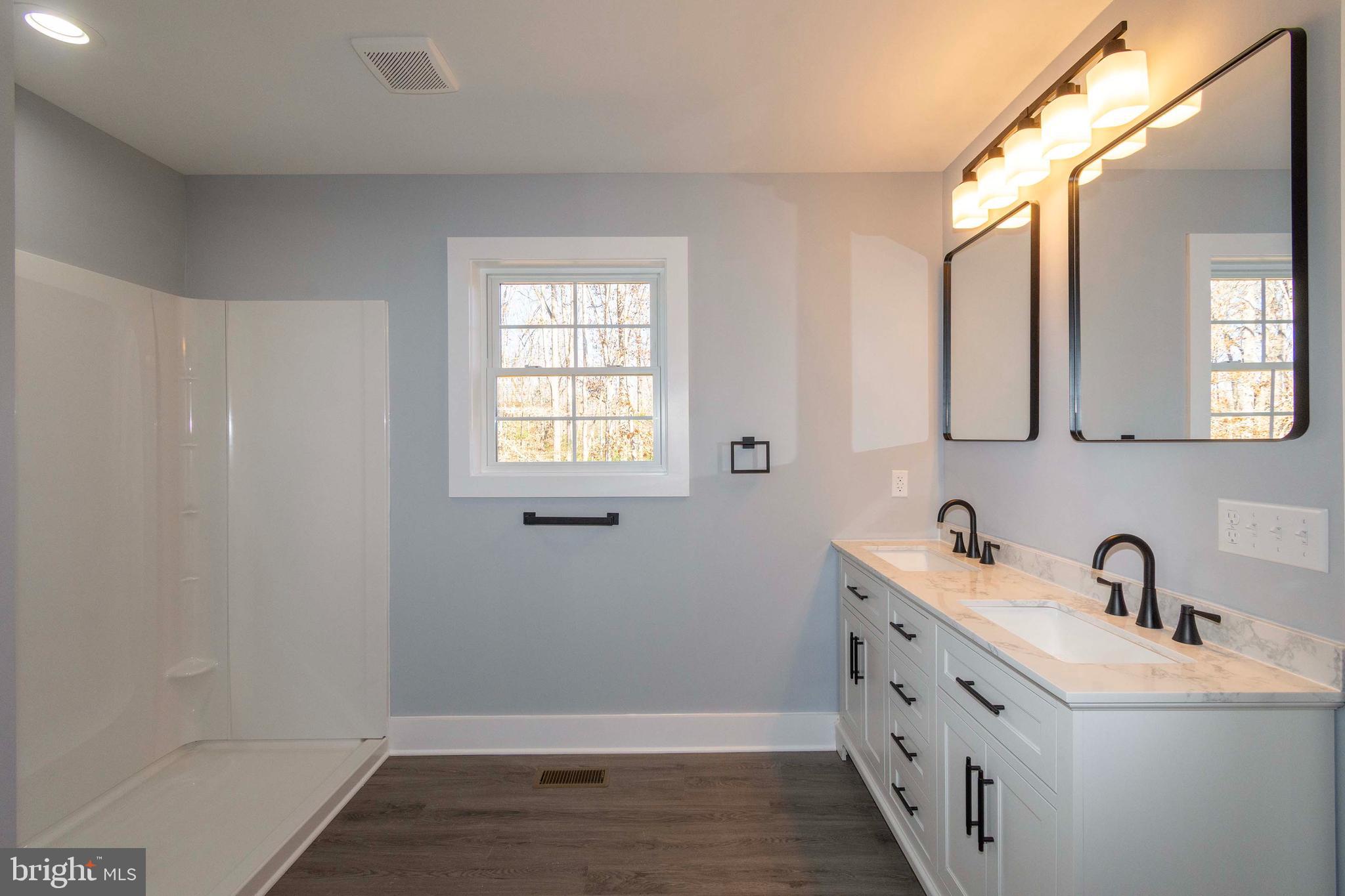 ROLLING WOODS - Residential