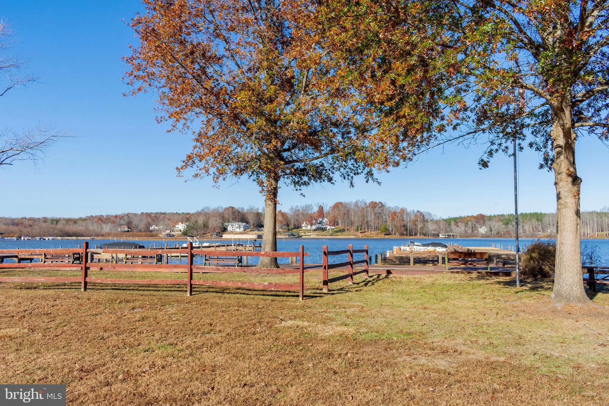 ROLLING WOODS - Residential
