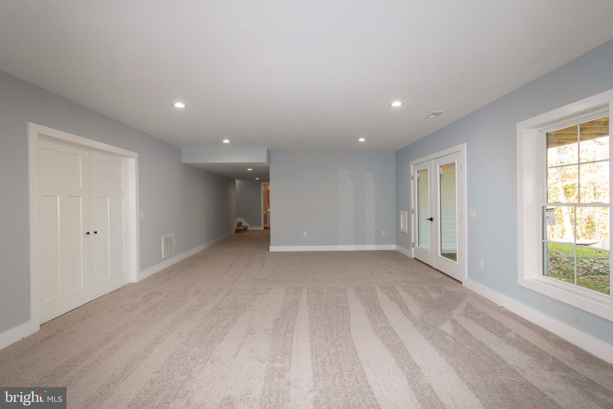 ROLLING WOODS - Residential