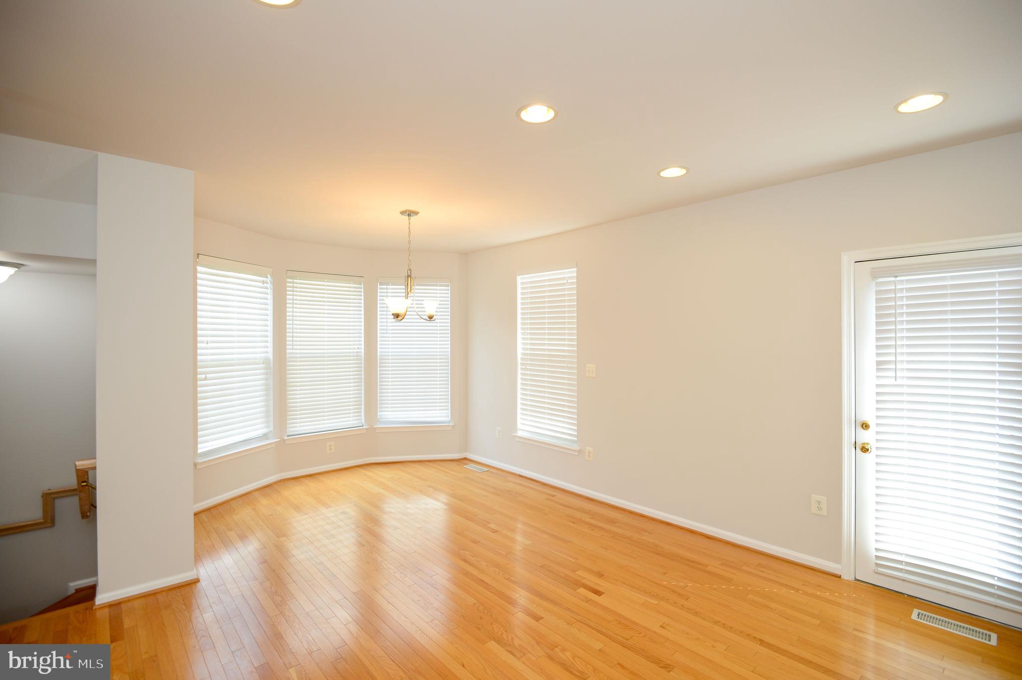 ASHBURN VILLAGE - Residential