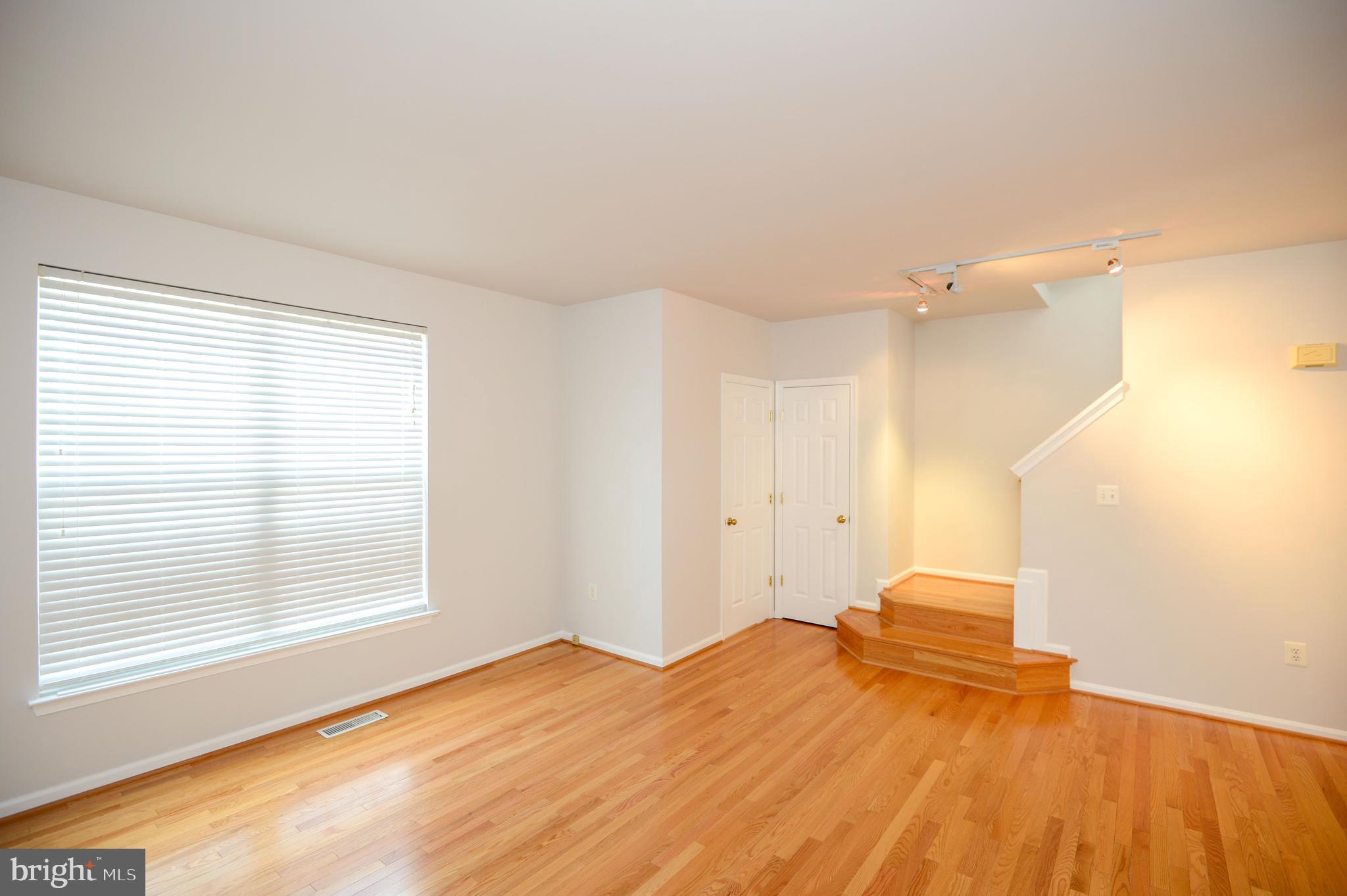 ASHBURN VILLAGE - Residential