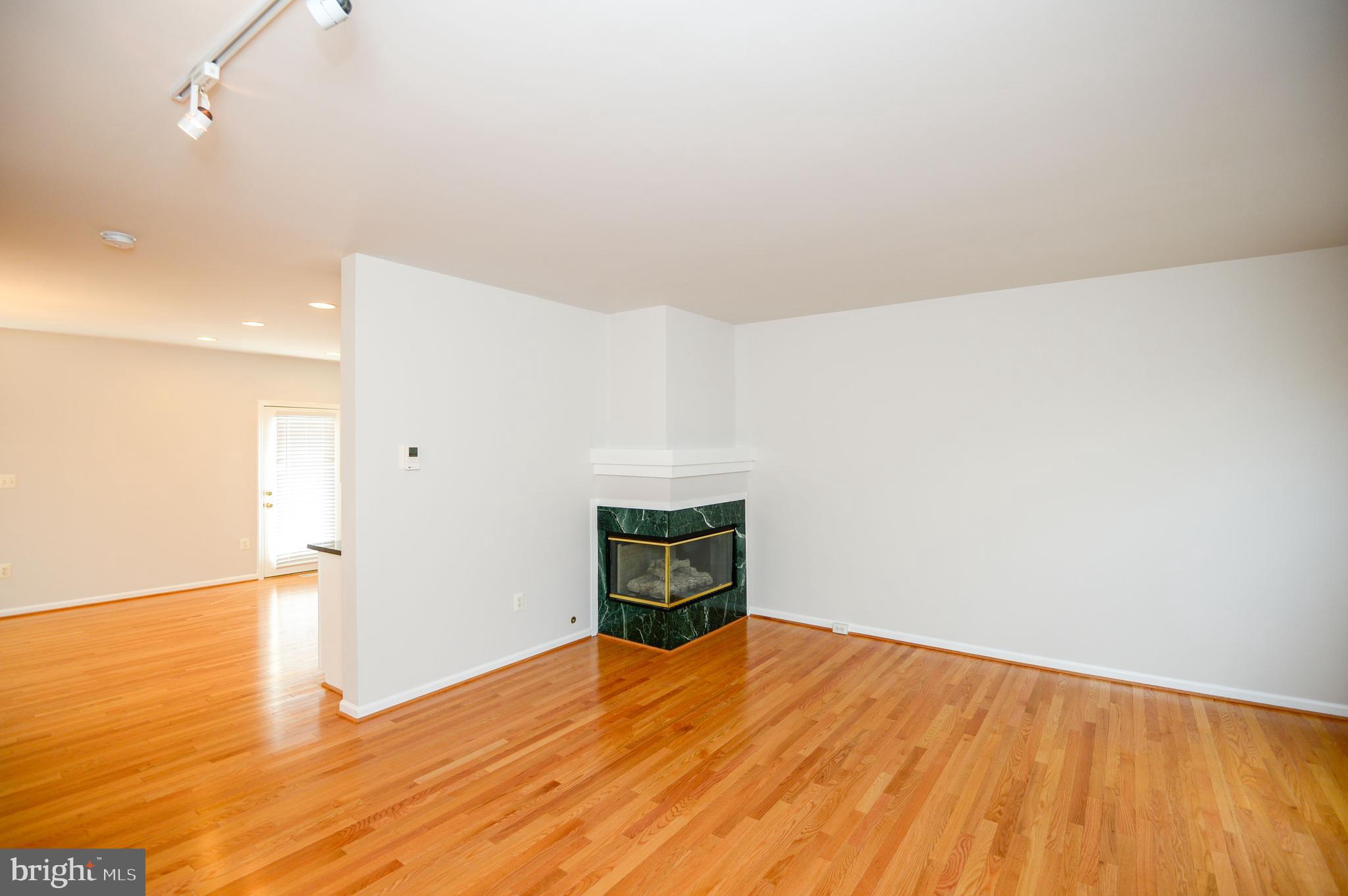 ASHBURN VILLAGE - Residential