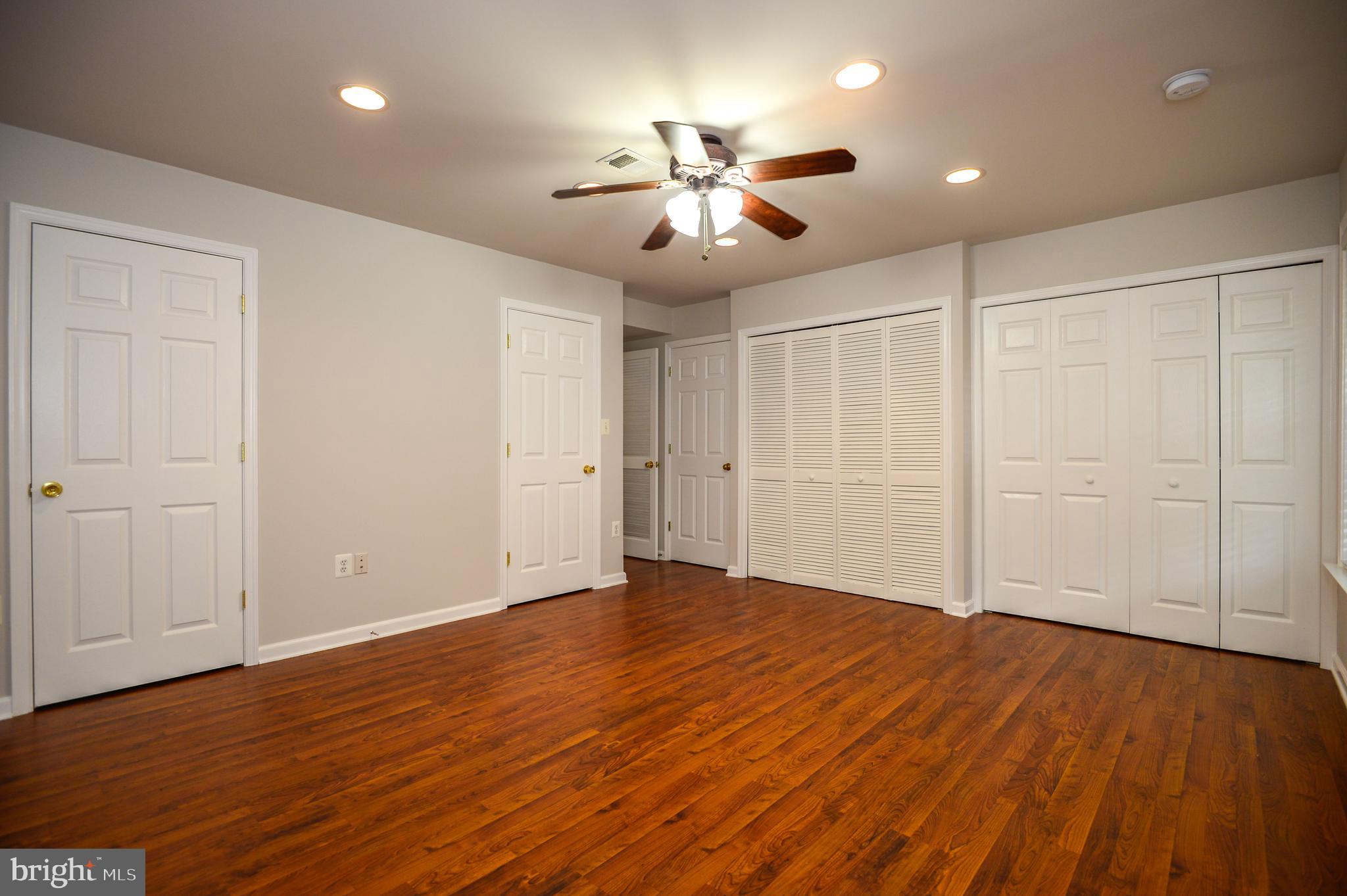 ASHBURN VILLAGE - Residential