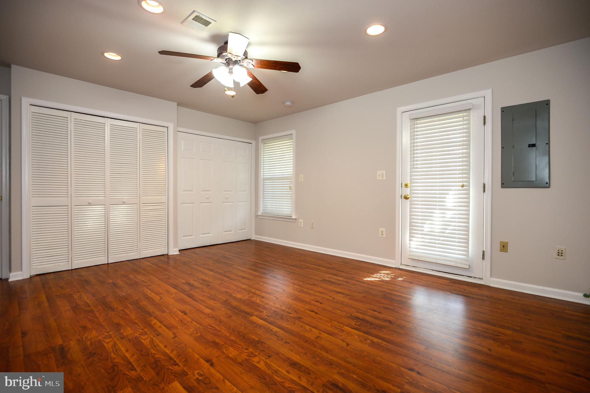 ASHBURN VILLAGE - Residential