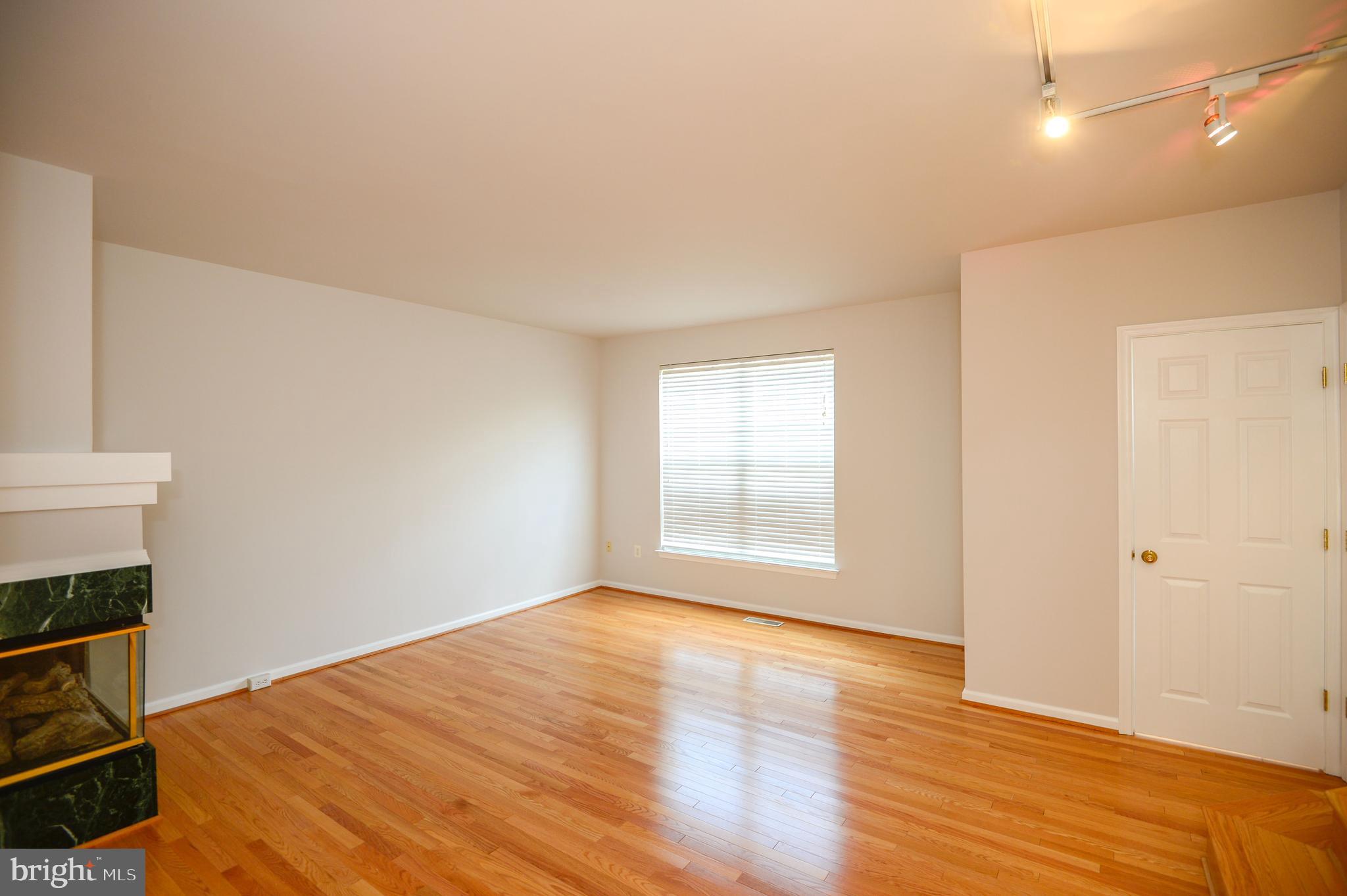 ASHBURN VILLAGE - Residential