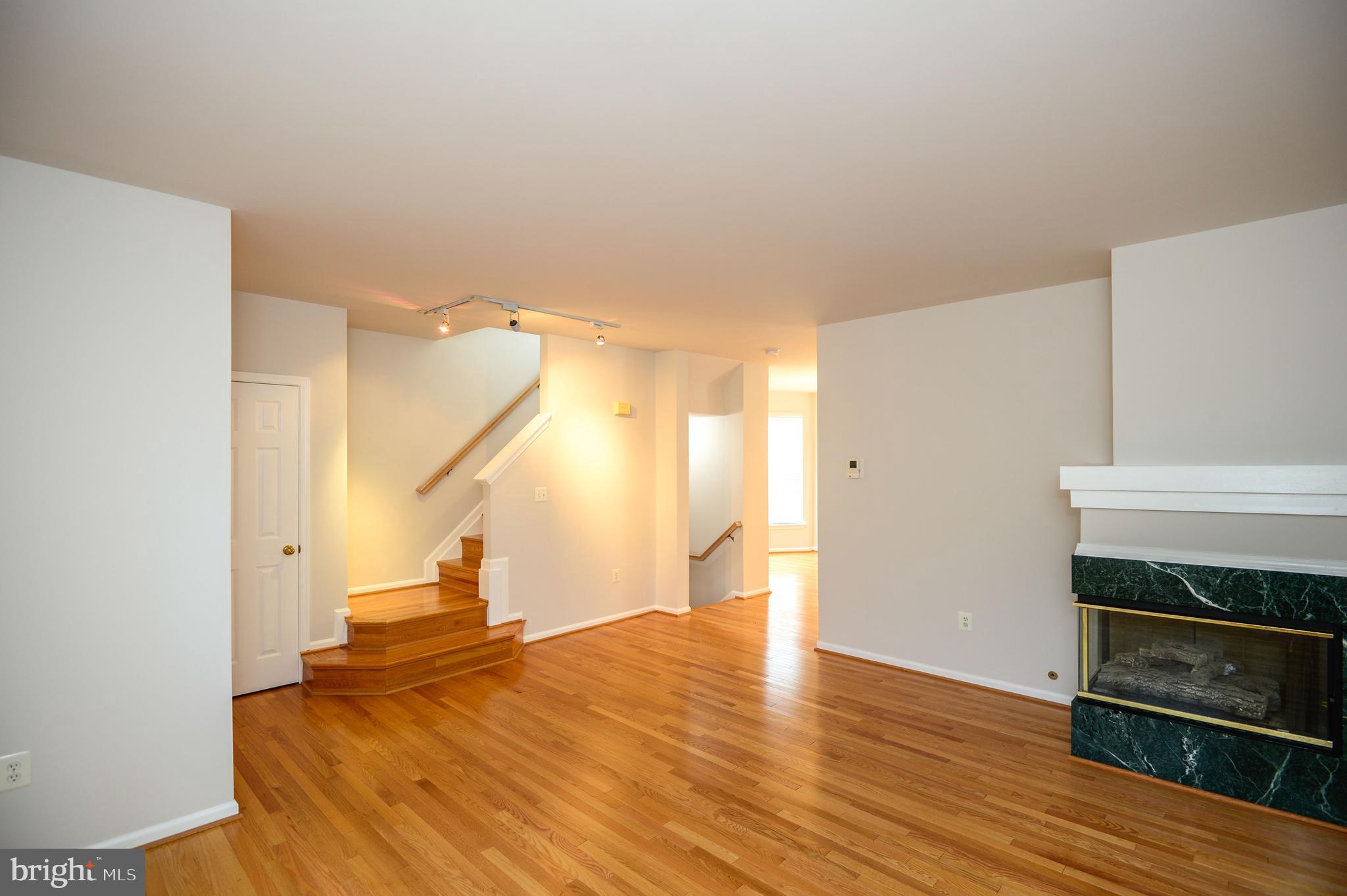 ASHBURN VILLAGE - Residential