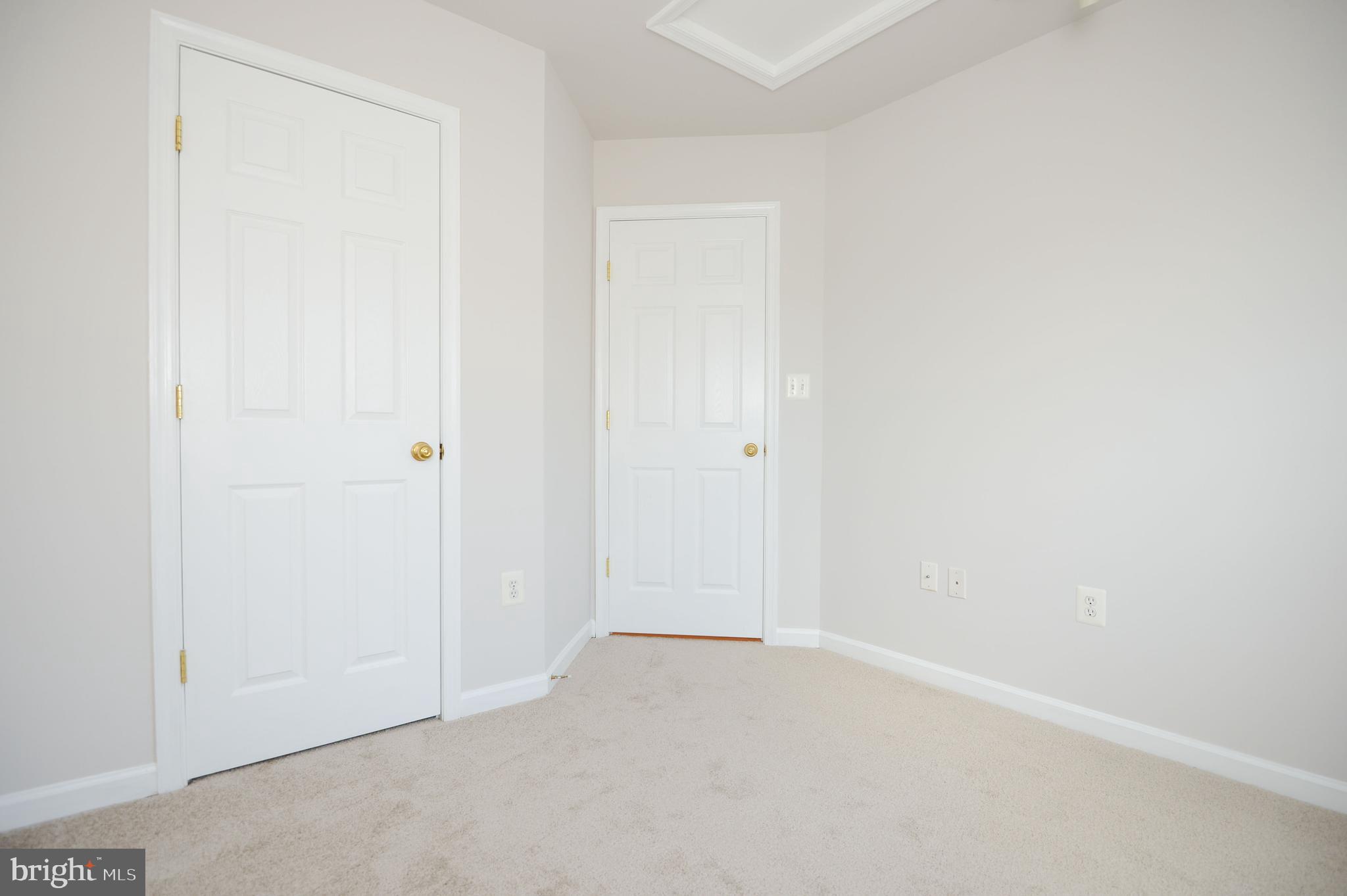 ASHBURN VILLAGE - Residential