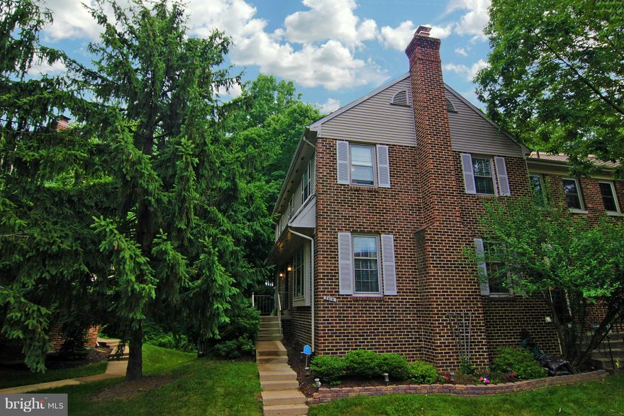 MAGNIFICENT upgraded end-unit Townhome within walking distance of the Vienna Metro! This Dorset Model is the largest in Country Creek and lives like a SFH. Remodeled kitchen w/ SS appliances, granite, & upgraded cabinets. Gleaming hardwood on main level, new carpet on upper & lower levels, impressive walkout basement w/ wet-bar and office, large deck & hardscaped backyard perfect for entertaining!
