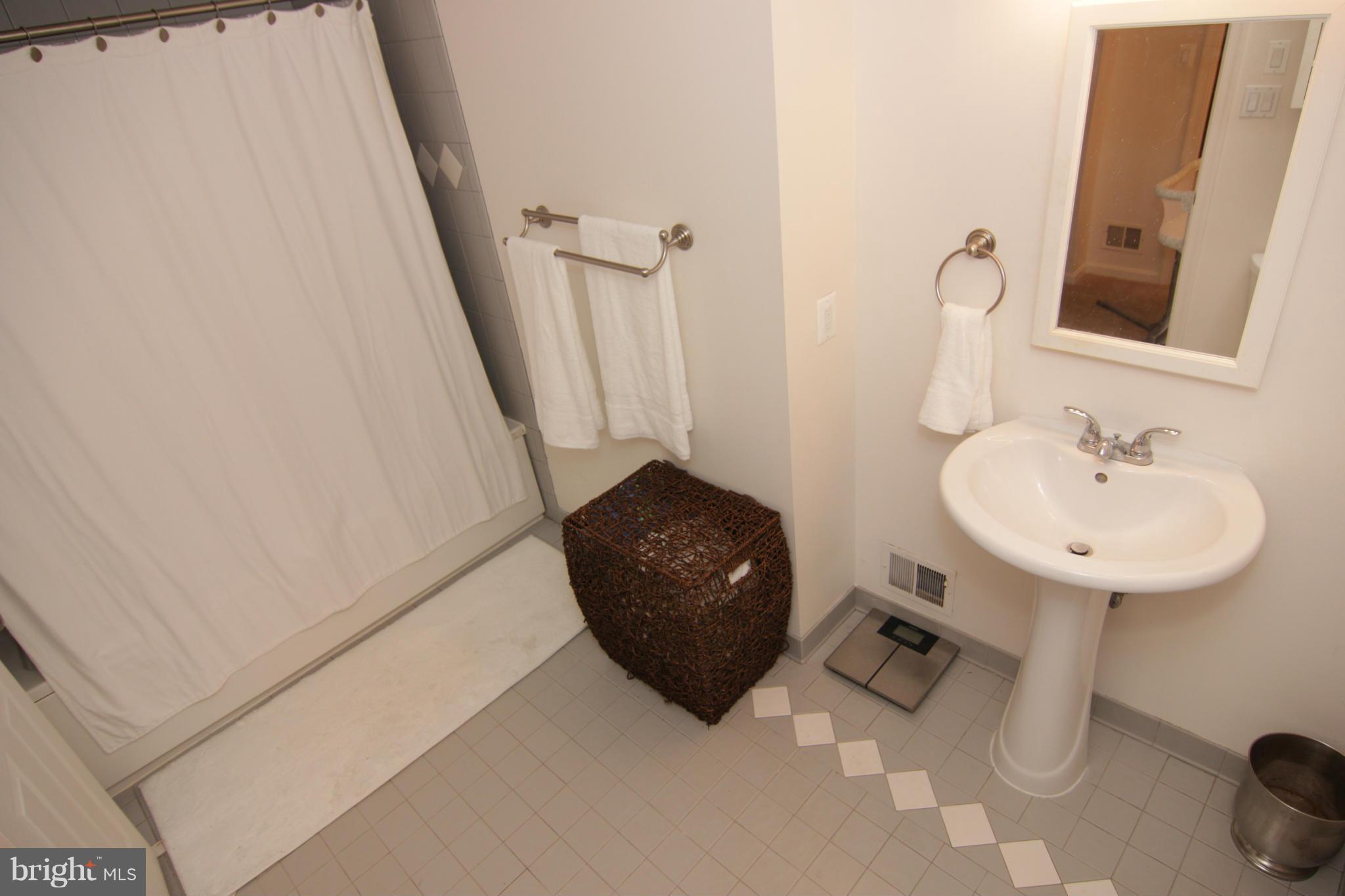 COUNTRY CREEK - Residential