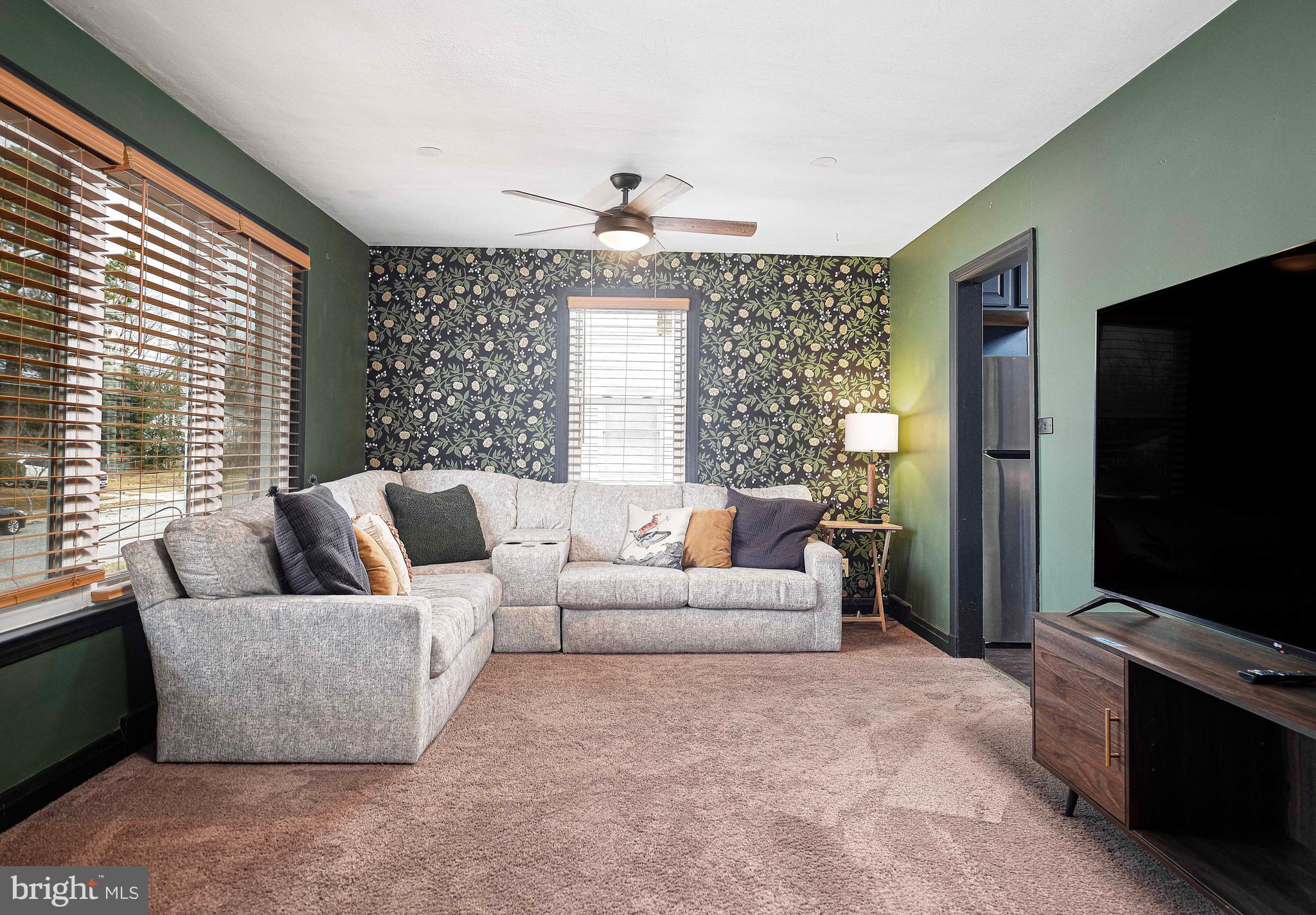 PARADISE MANOR - Residential