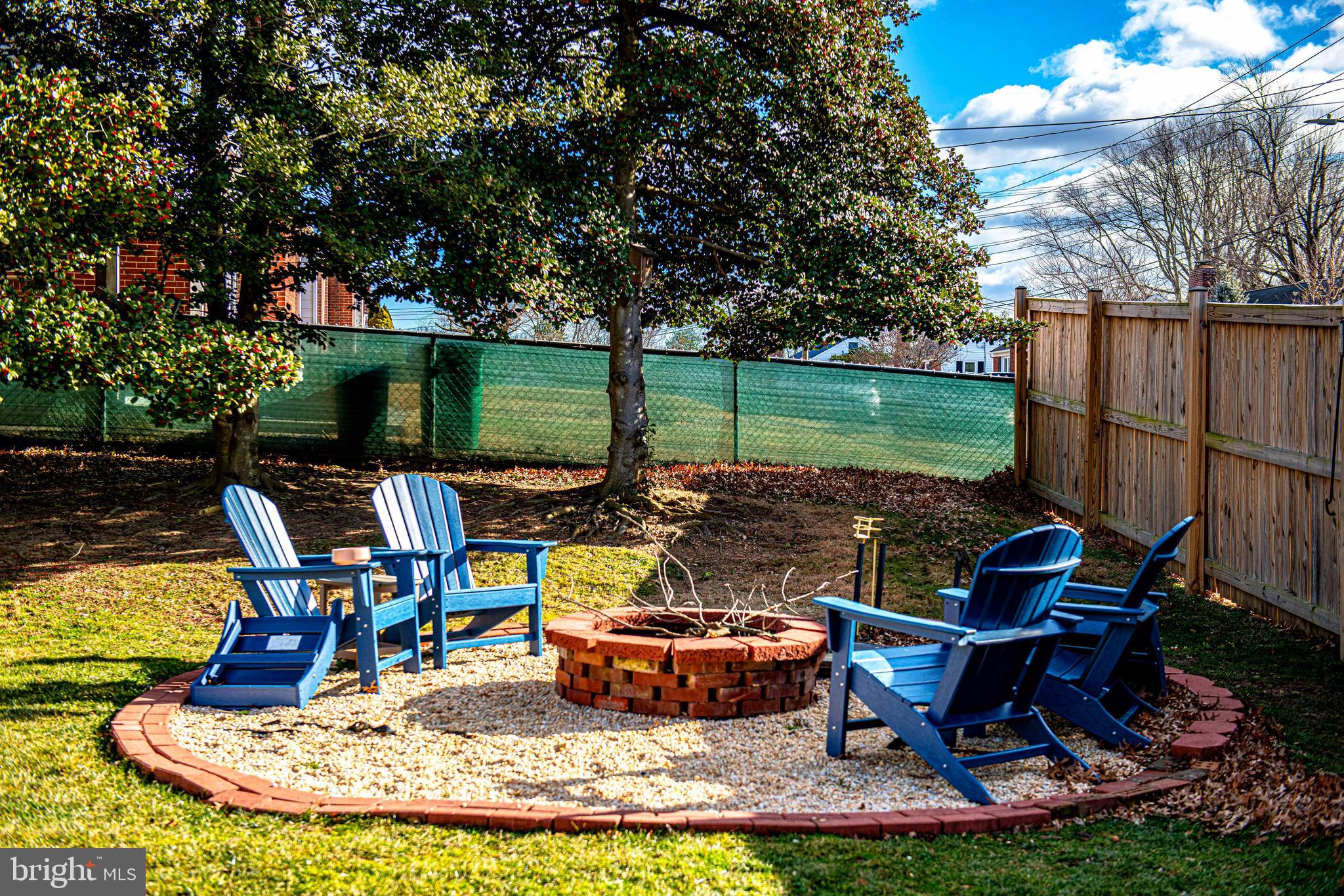 PARADISE MANOR - Residential