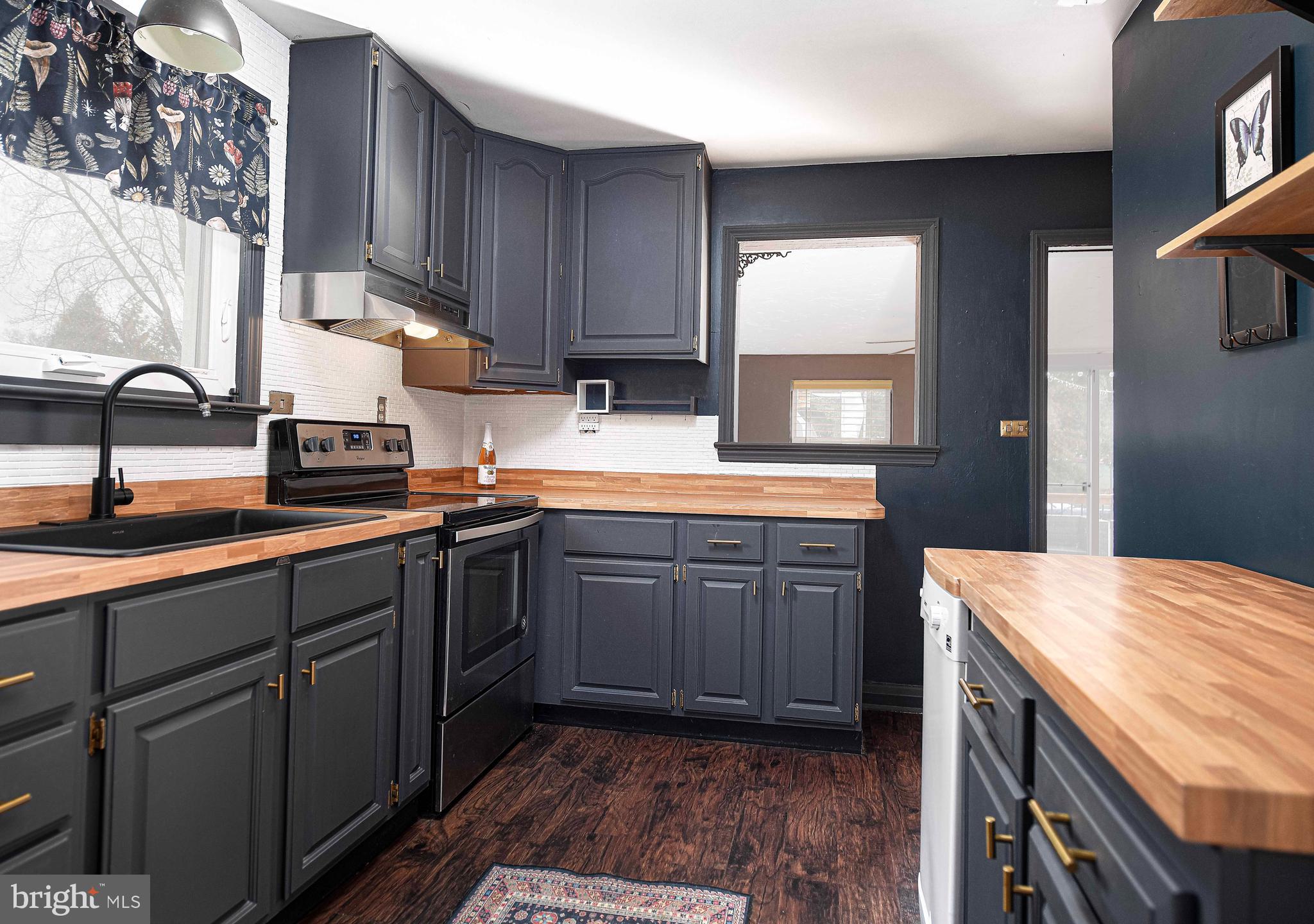 PARADISE MANOR - Residential