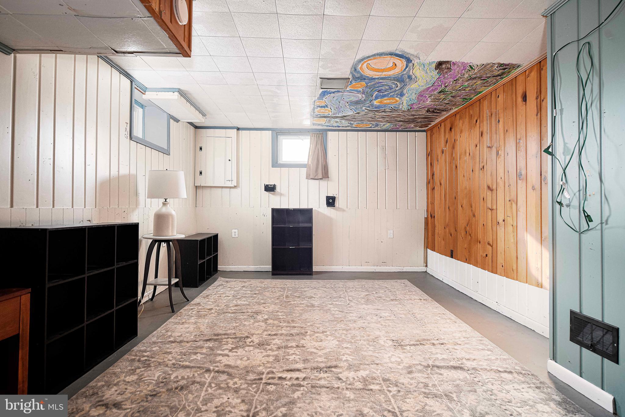 PARADISE MANOR - Residential