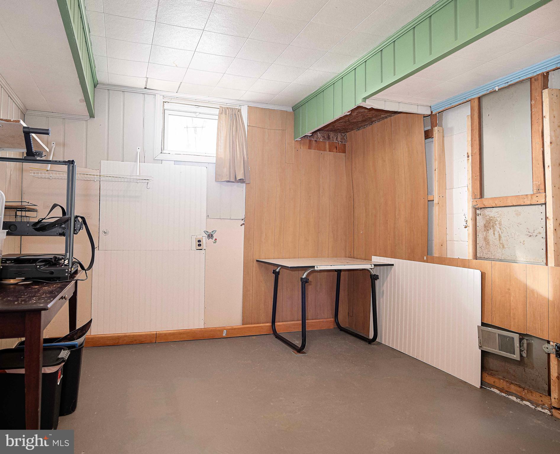 PARADISE MANOR - Residential