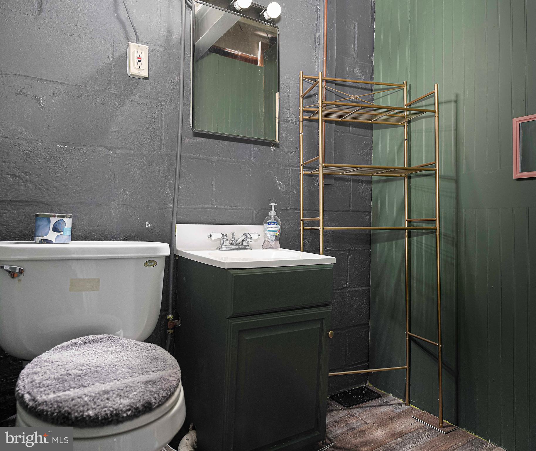 PARADISE MANOR - Residential