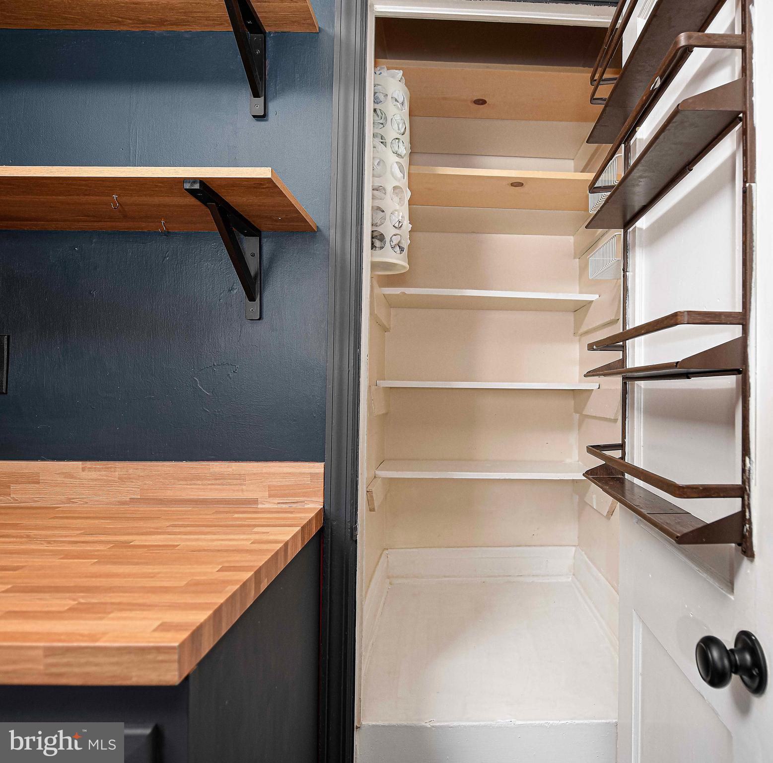 PARADISE MANOR - Residential