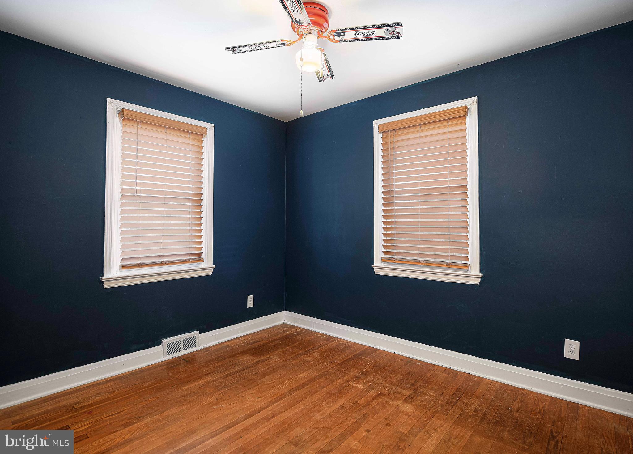 PARADISE MANOR - Residential