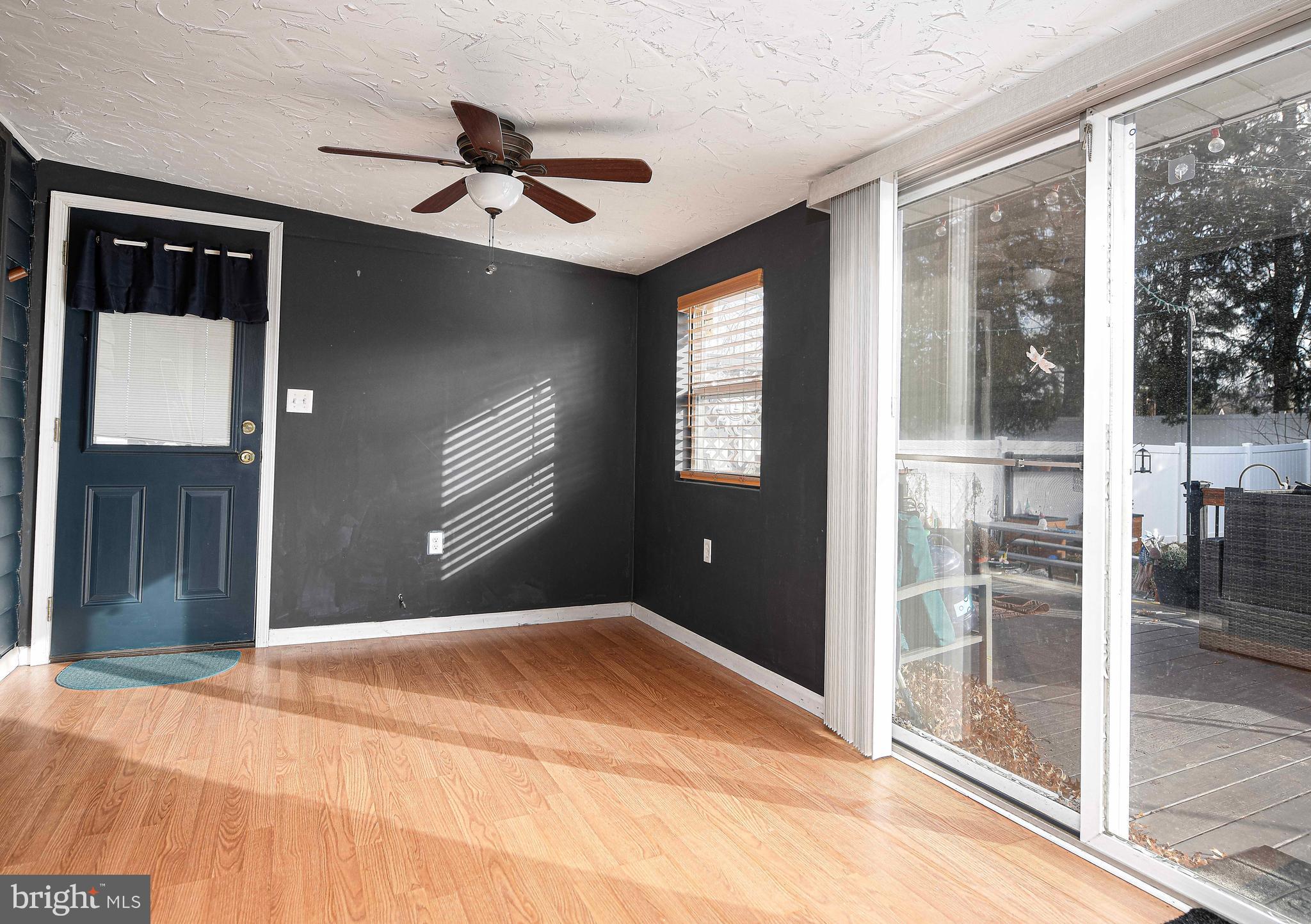 PARADISE MANOR - Residential