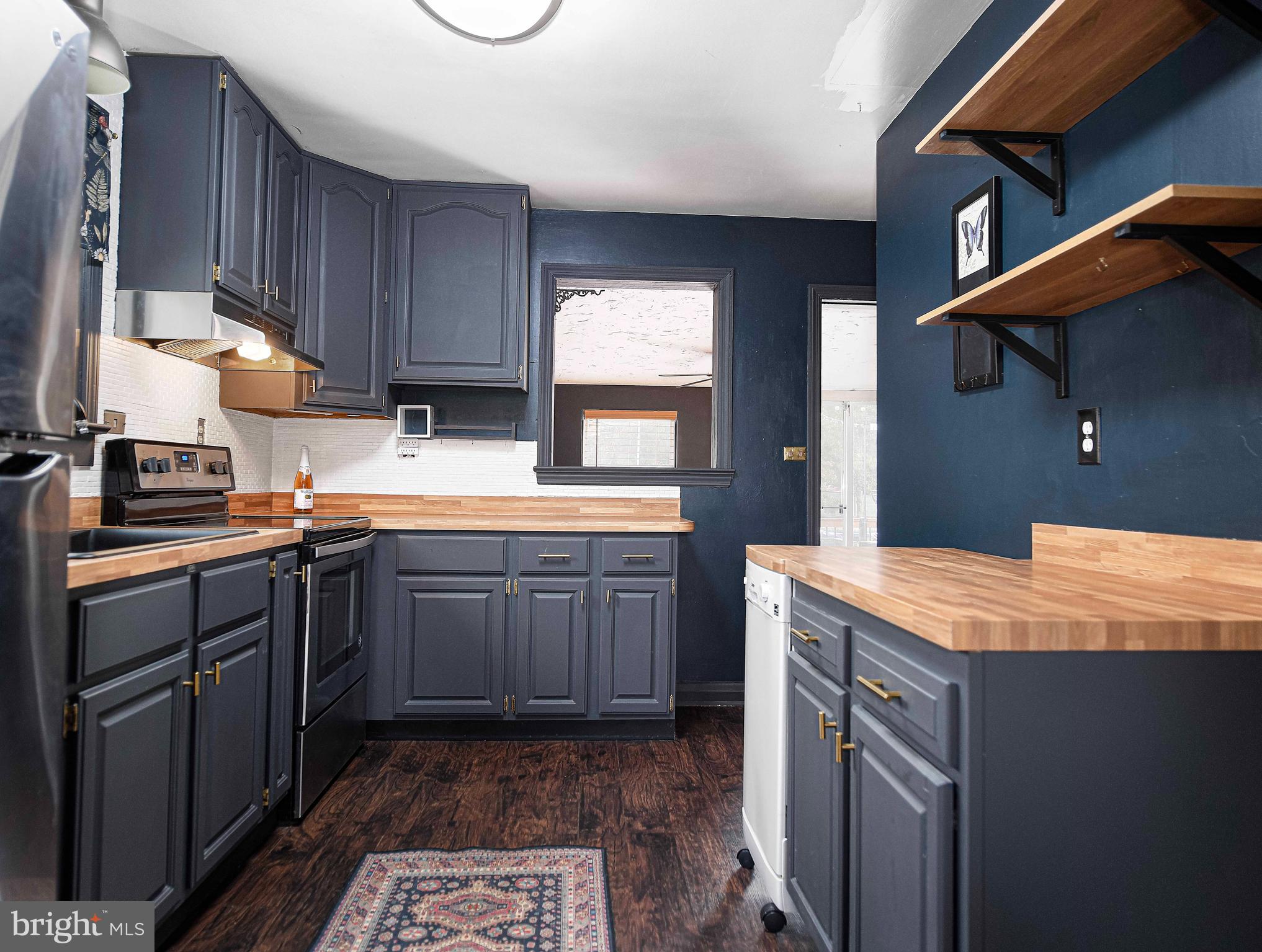 PARADISE MANOR - Residential