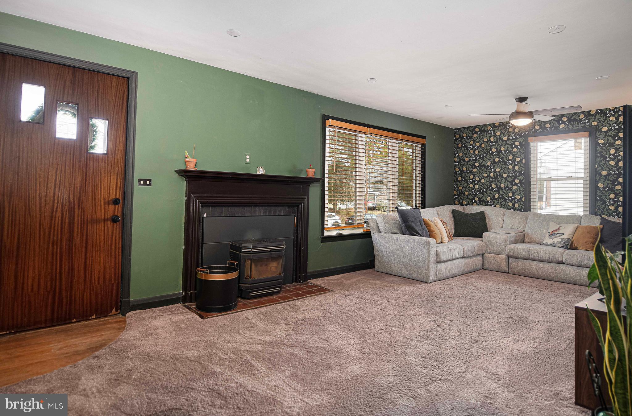 PARADISE MANOR - Residential