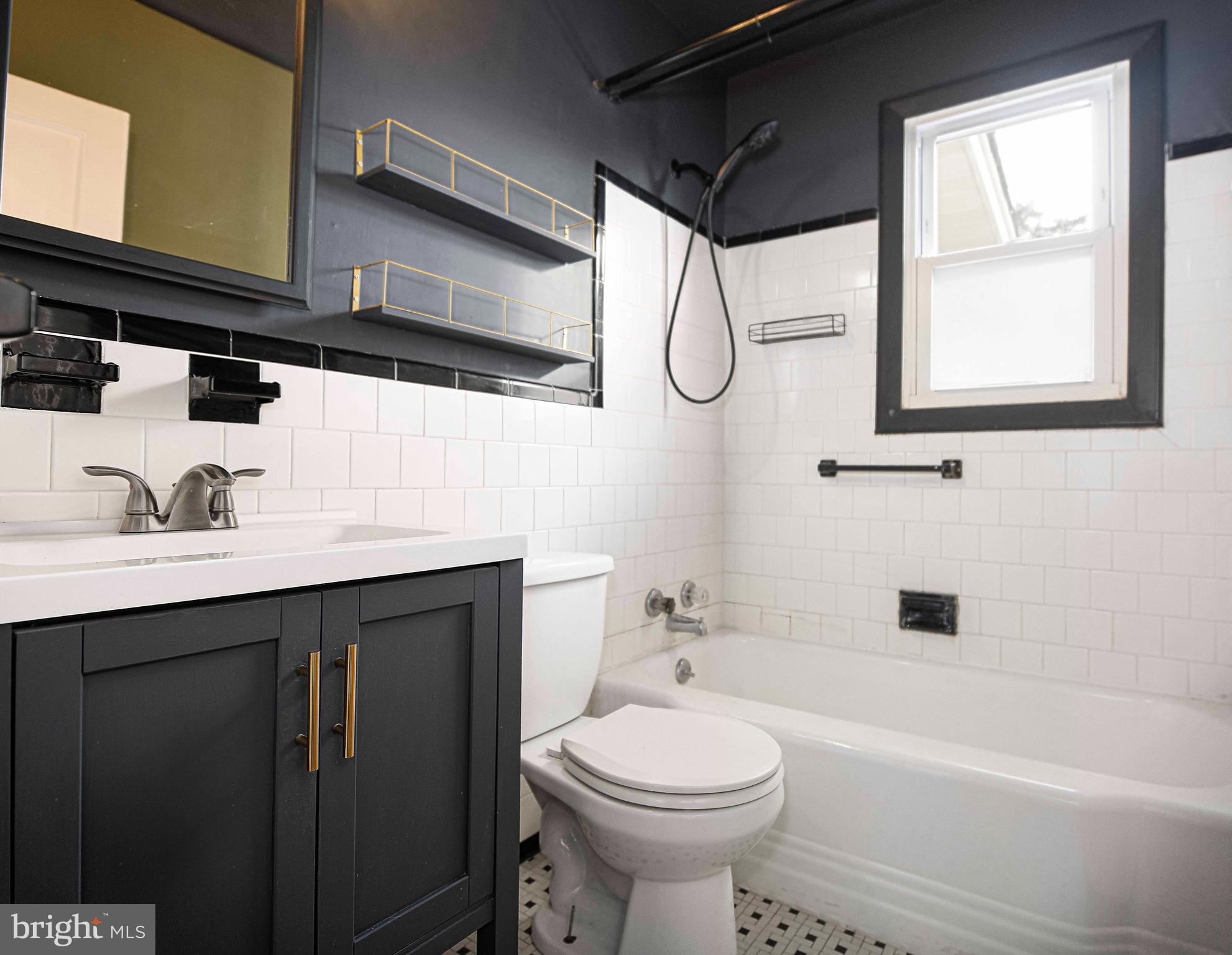 PARADISE MANOR - Residential