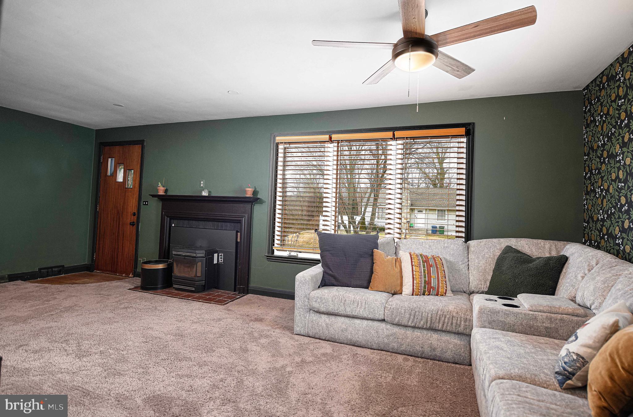 PARADISE MANOR - Residential