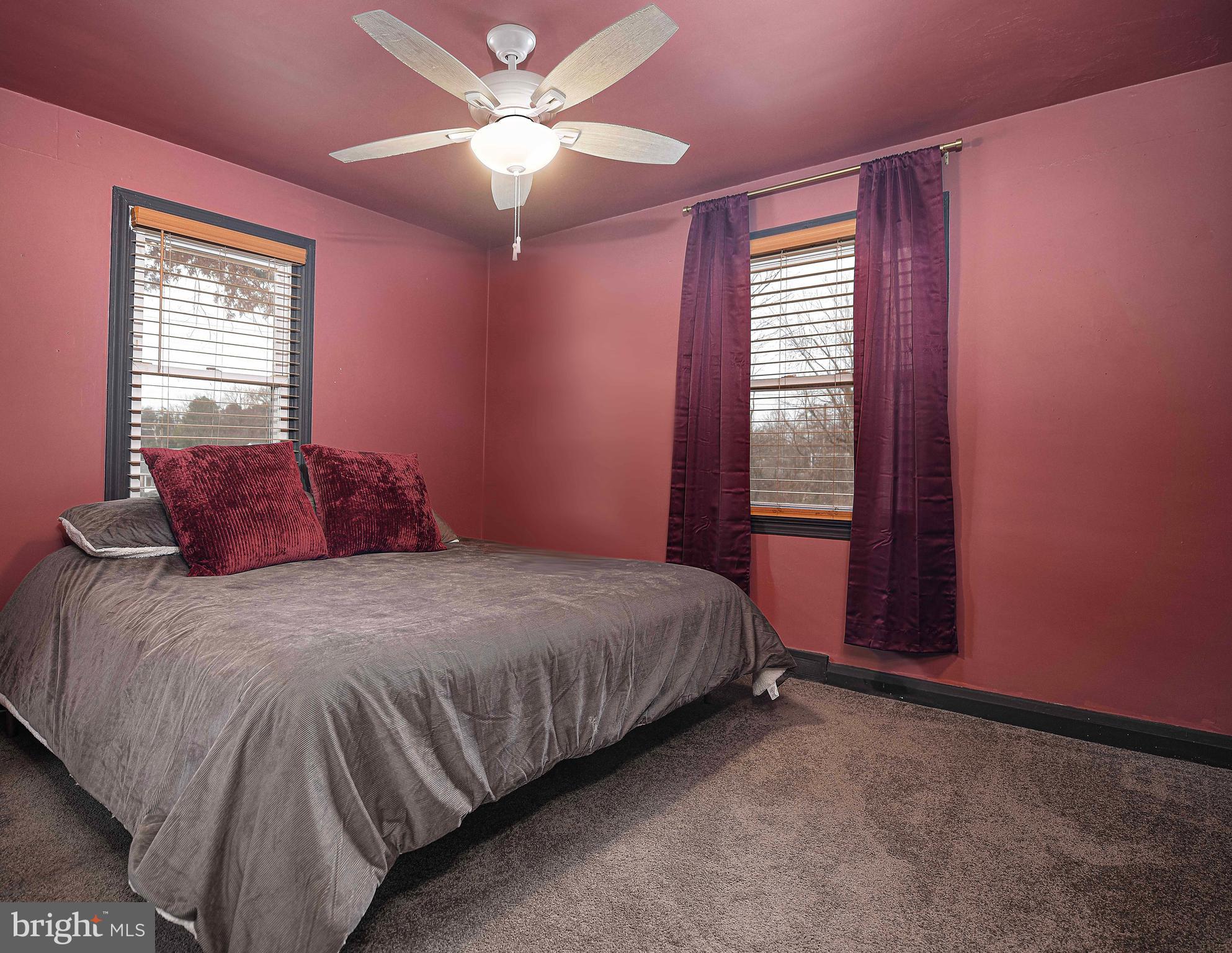 PARADISE MANOR - Residential