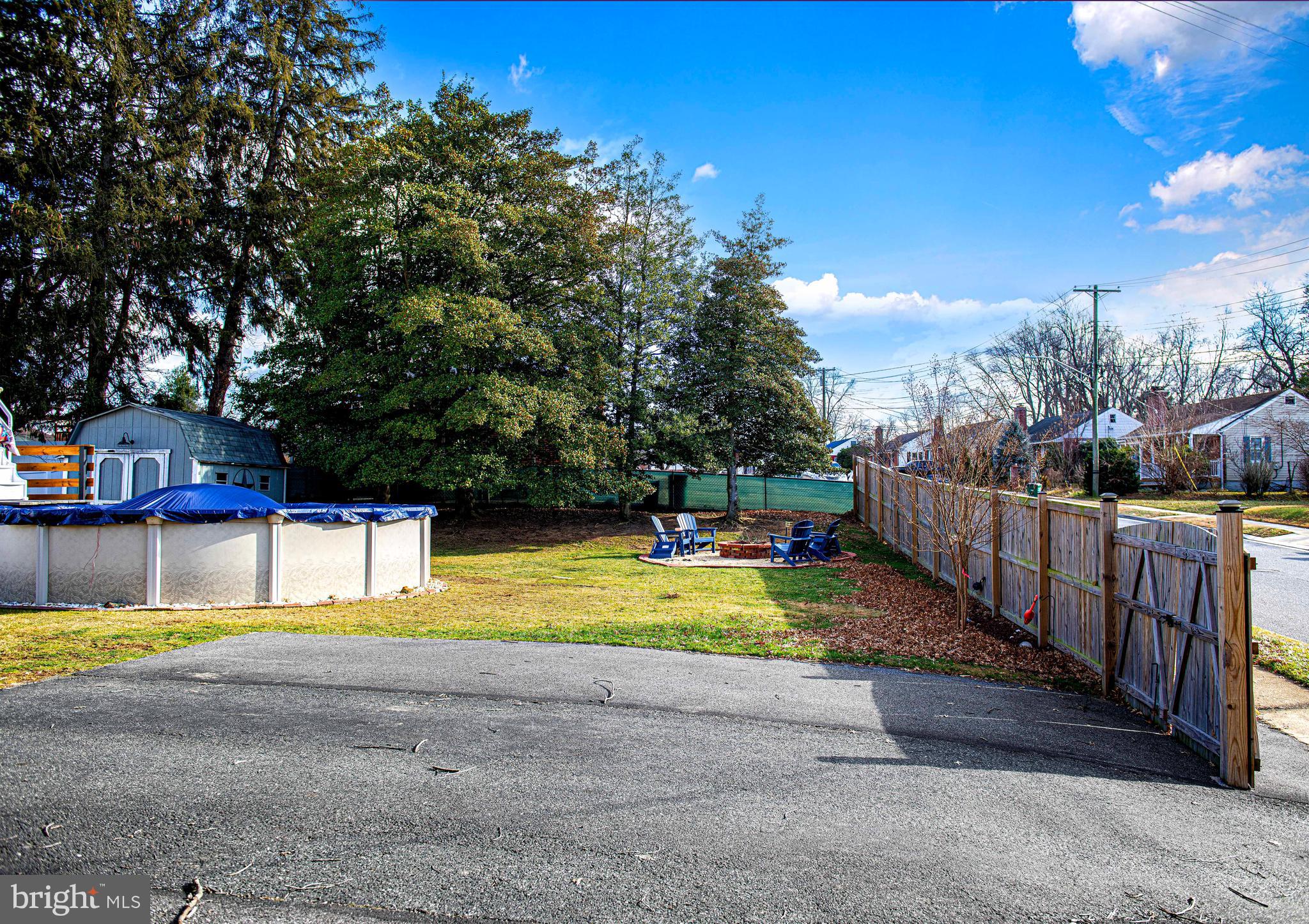 PARADISE MANOR - Residential