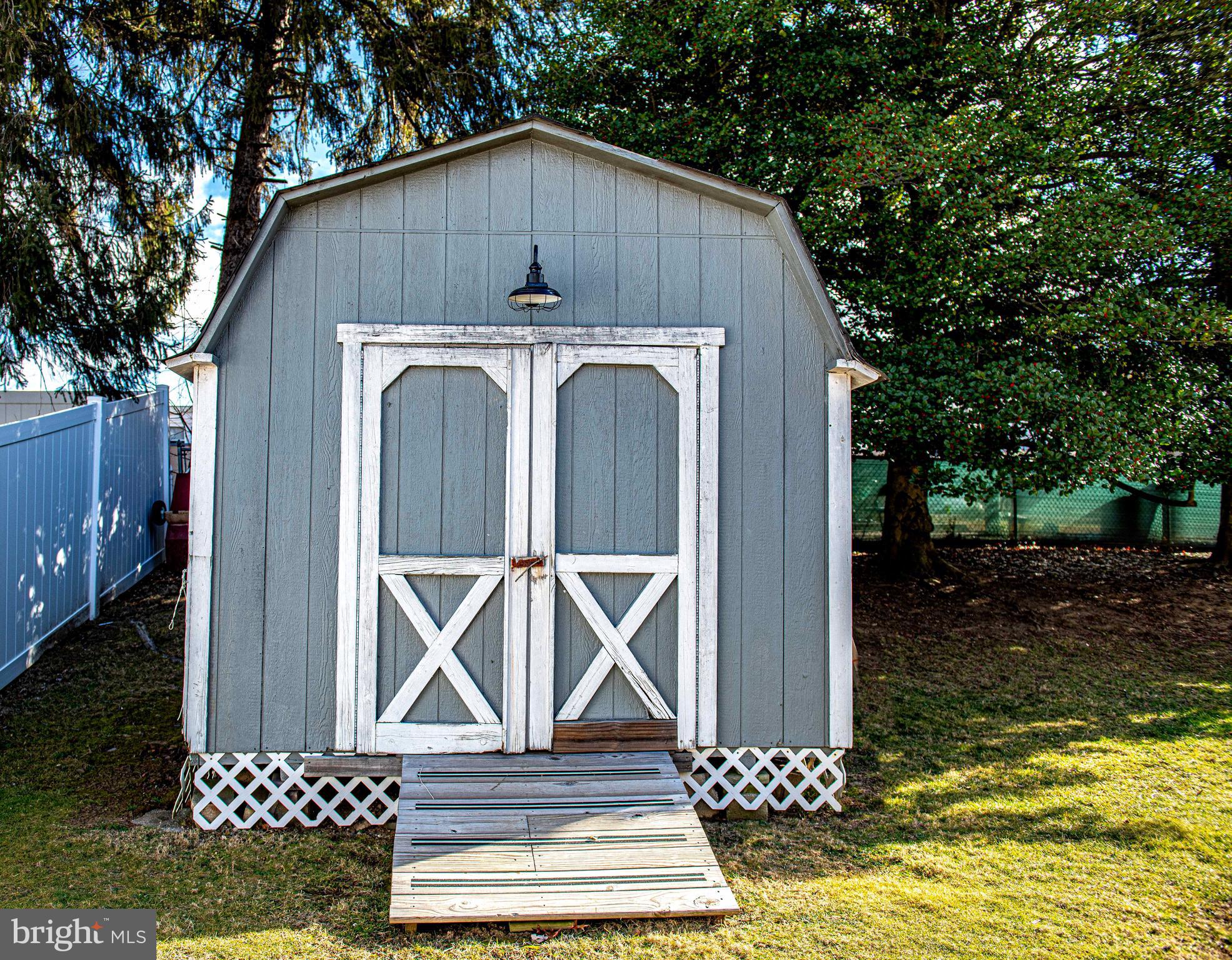 PARADISE MANOR - Residential