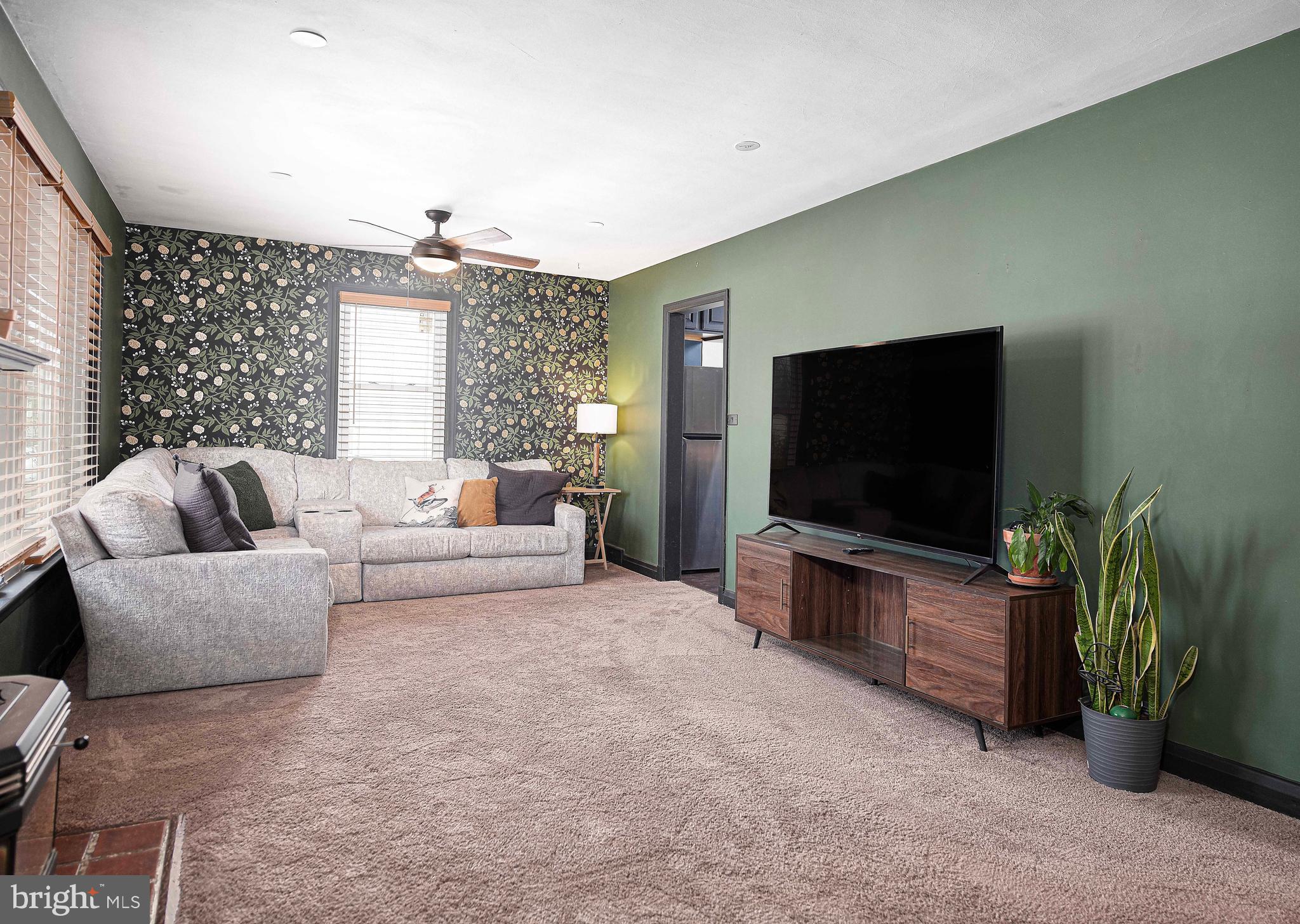 PARADISE MANOR - Residential