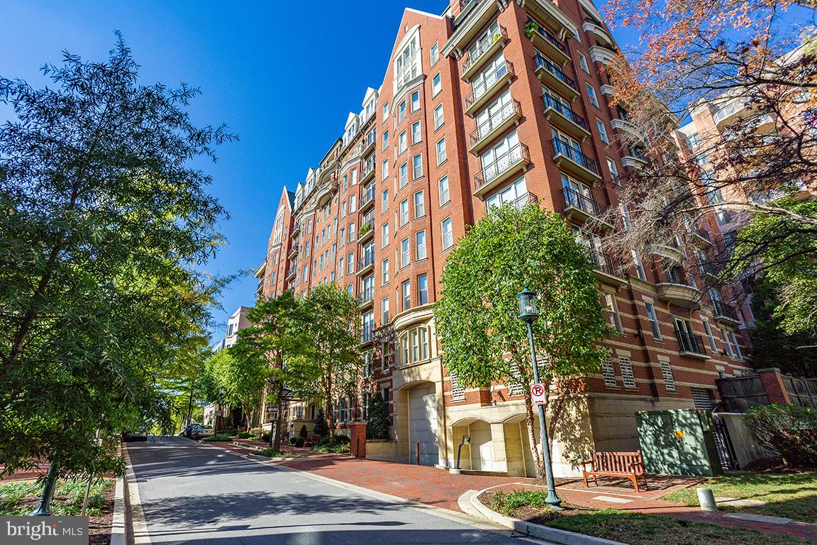 4821 MONTGOMERY LANE 206