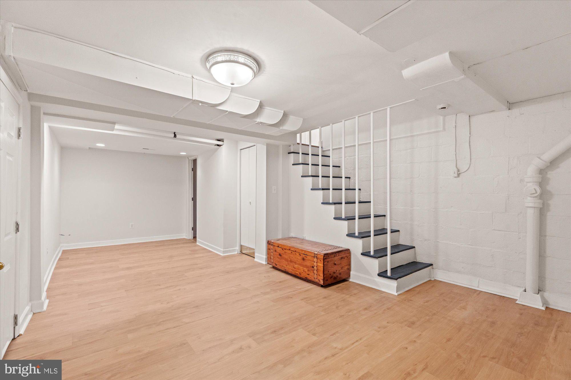 MEADOWBROOK VILLAGE - Residential