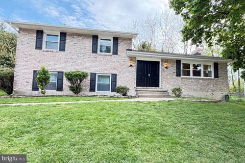Photo of 909 Farmstead Road, COCKEYSVILLE, MD 21030 (MLS # MDBC2159870)
