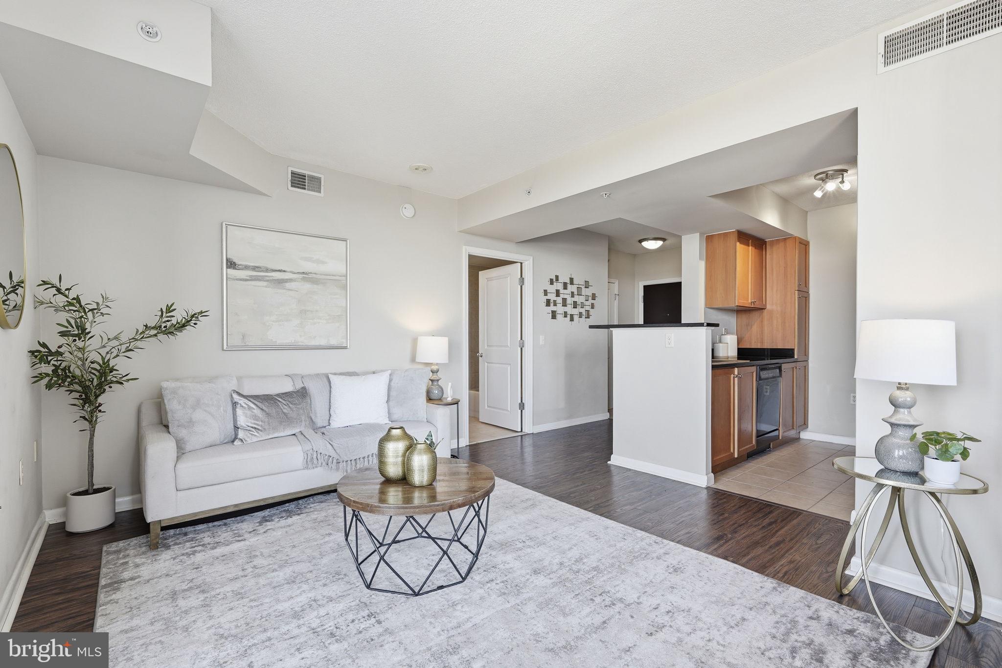 851 N GLEBE ROAD 1812