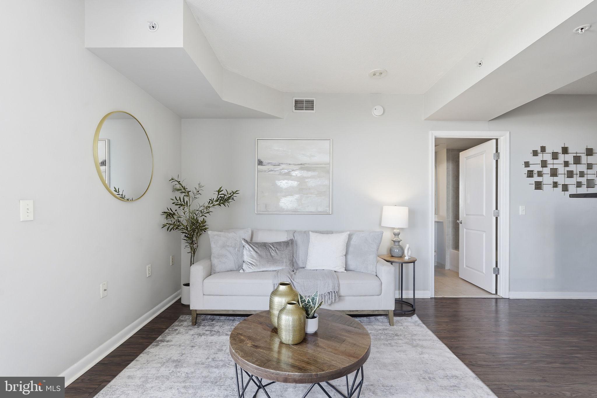 851 N GLEBE ROAD 1812