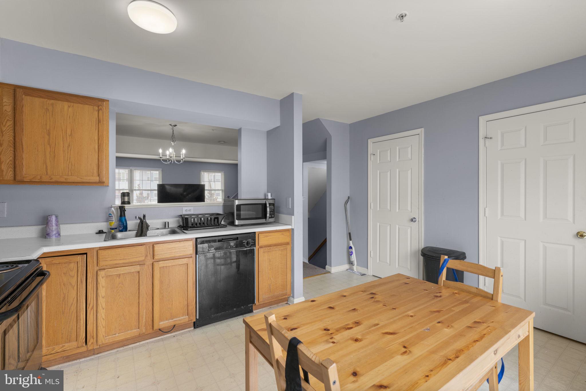 CARROLLWOOD MANOR - Residential