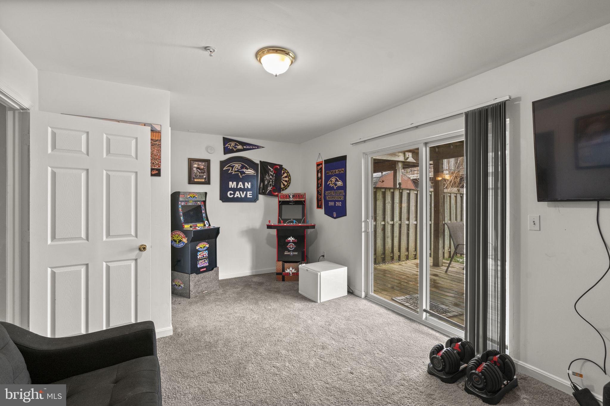 CARROLLWOOD MANOR - Residential