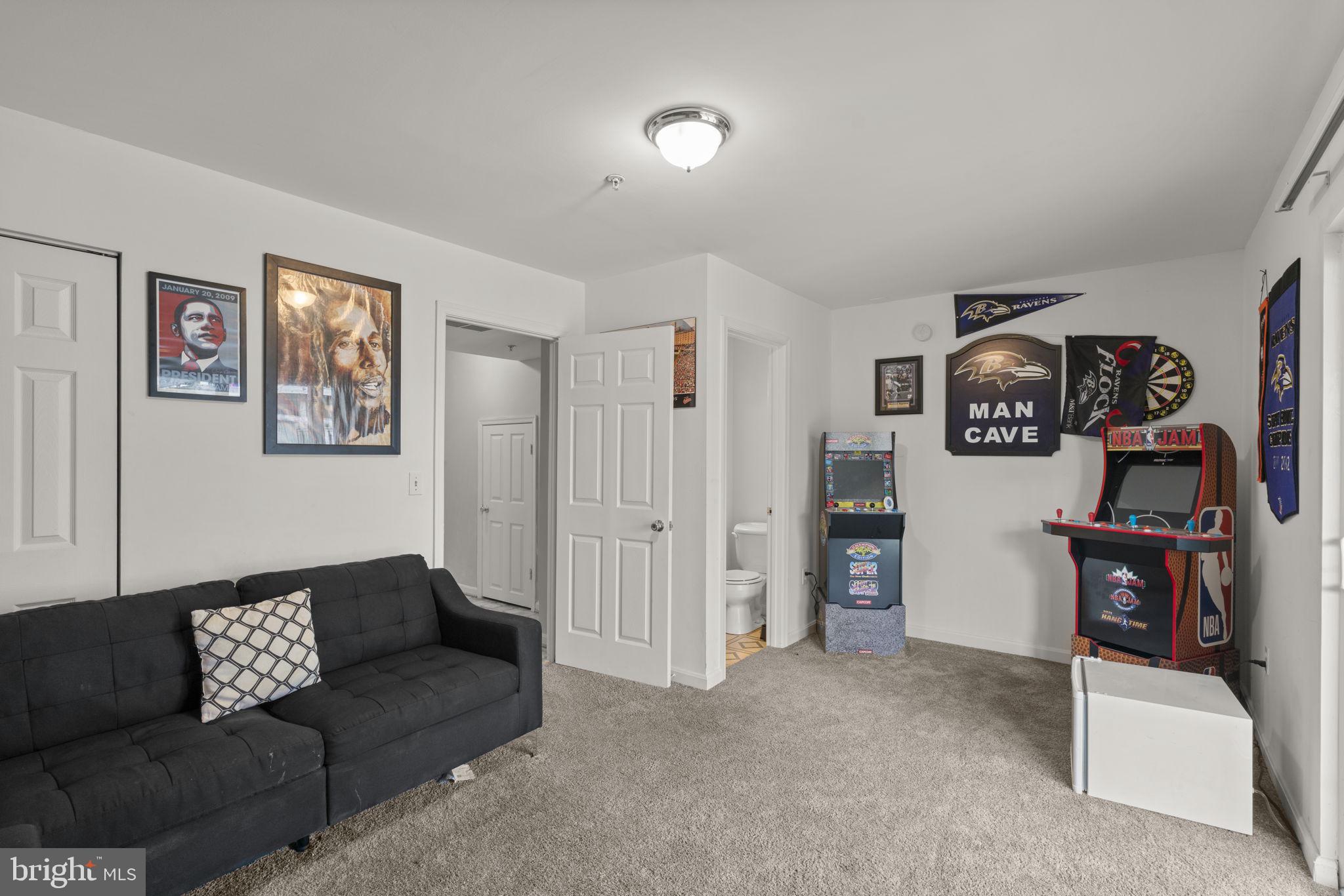 CARROLLWOOD MANOR - Residential