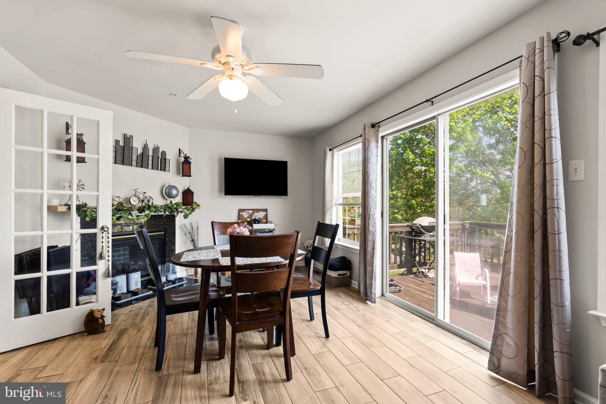 WHISPERING RIDGE - Residential